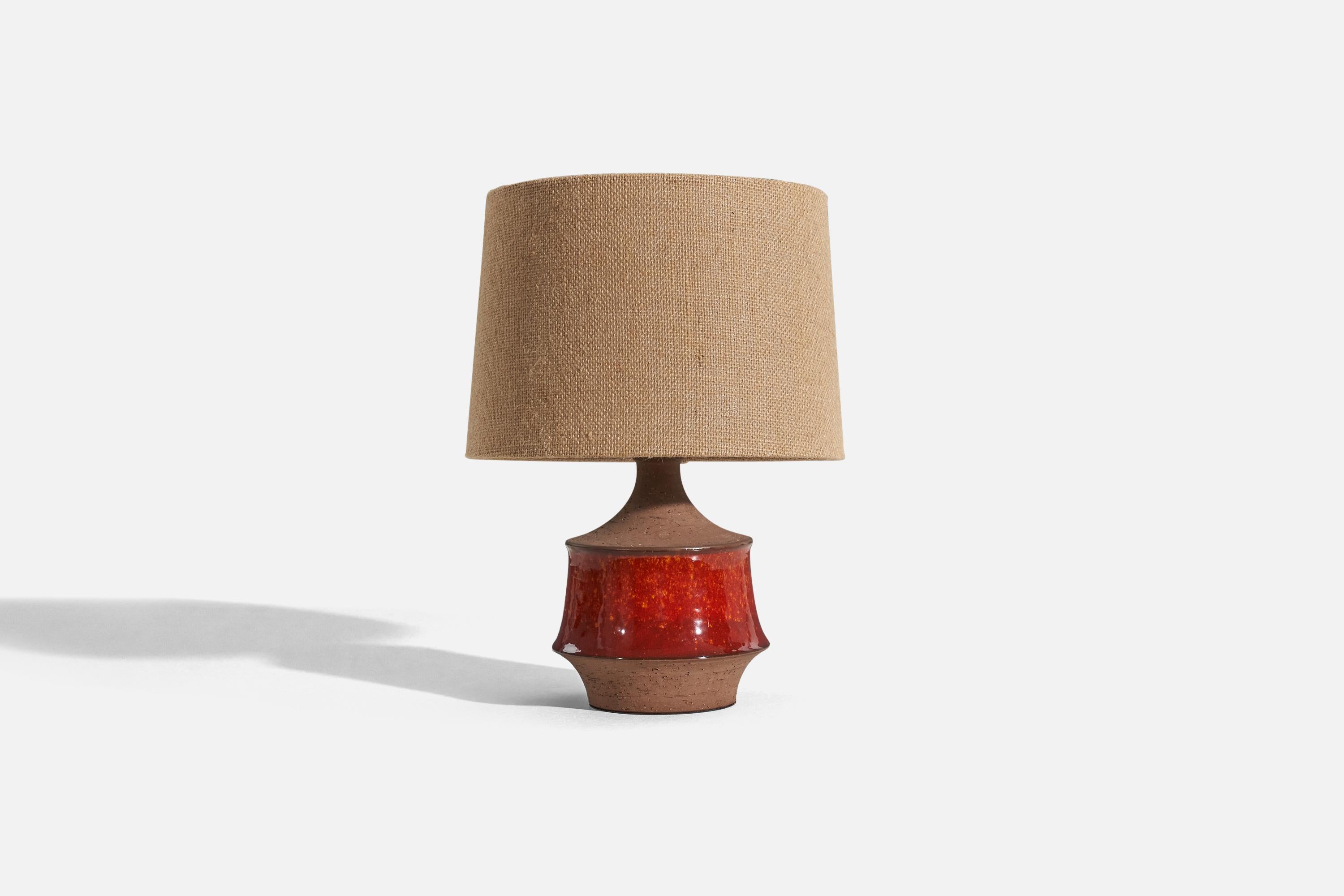 A red-glazed stoneware table lamp designed and produced by Michael Andersen Keramik, Denmark, 1960s.

Sold without lampshade. 
Dimensions of Lamp (inches) : 9.5 x 5.875 x 5.875 (H x W x D)
Dimensions of Shade (inches) : 9 x 10 x 7 (T x B x