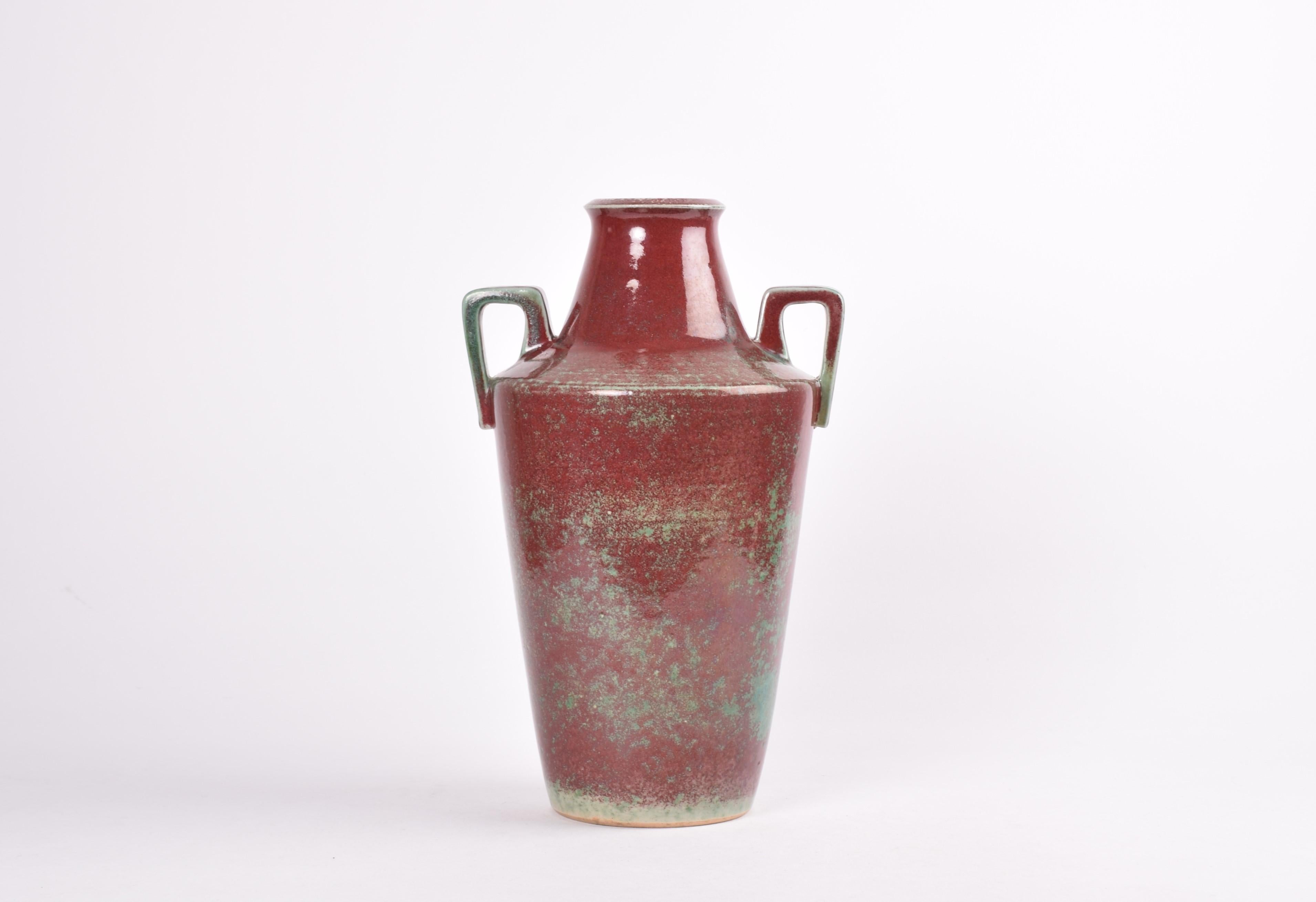 Danois Michael Andersen Vase Art déco danois unique à glaçure rouge sang de bœuf et verte, vers les années 1920 en vente
