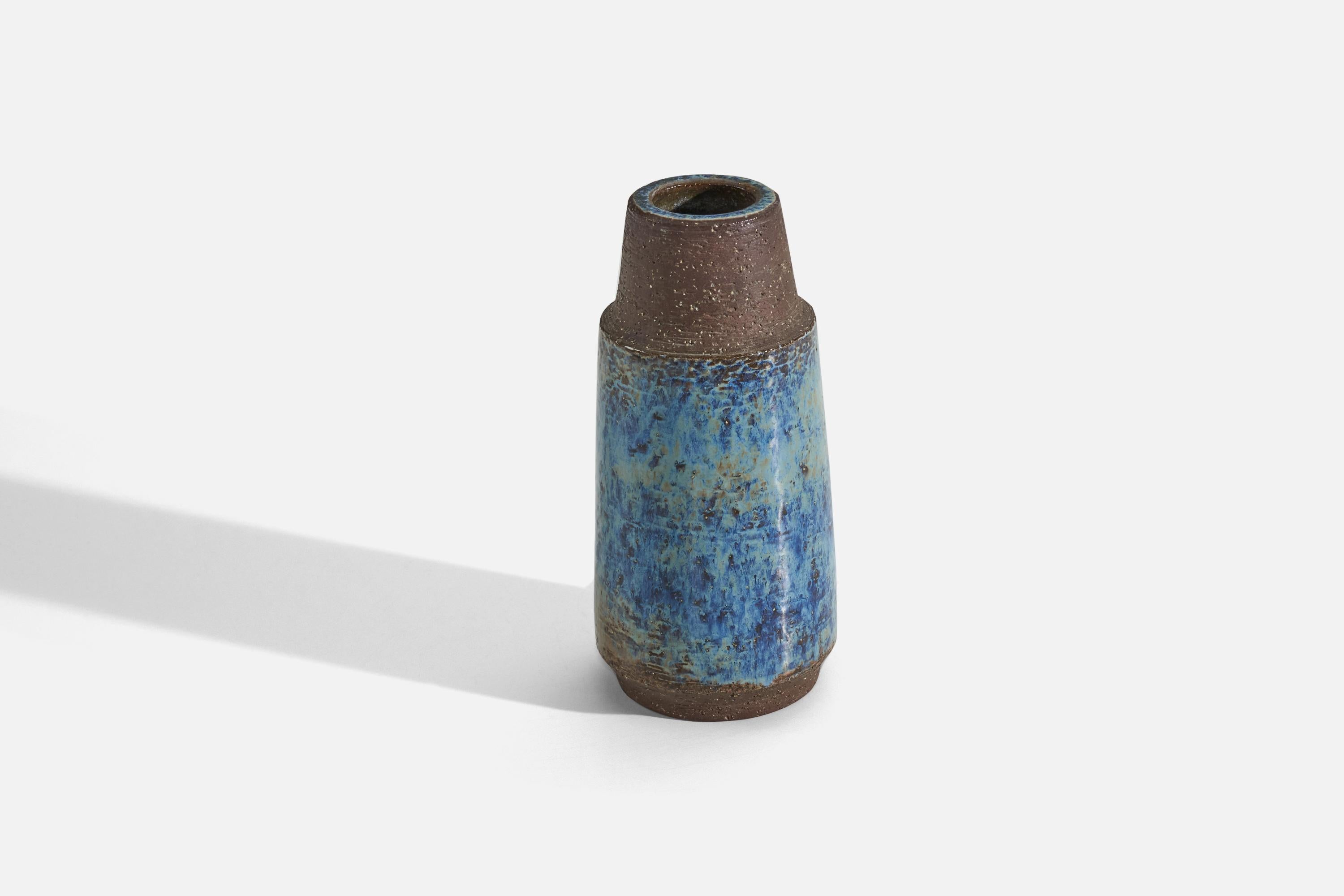 Michael Andersen, Vase, Glazed Stoneware, Bornholm, Denmark, 1960s In Good Condition For Sale In High Point, NC