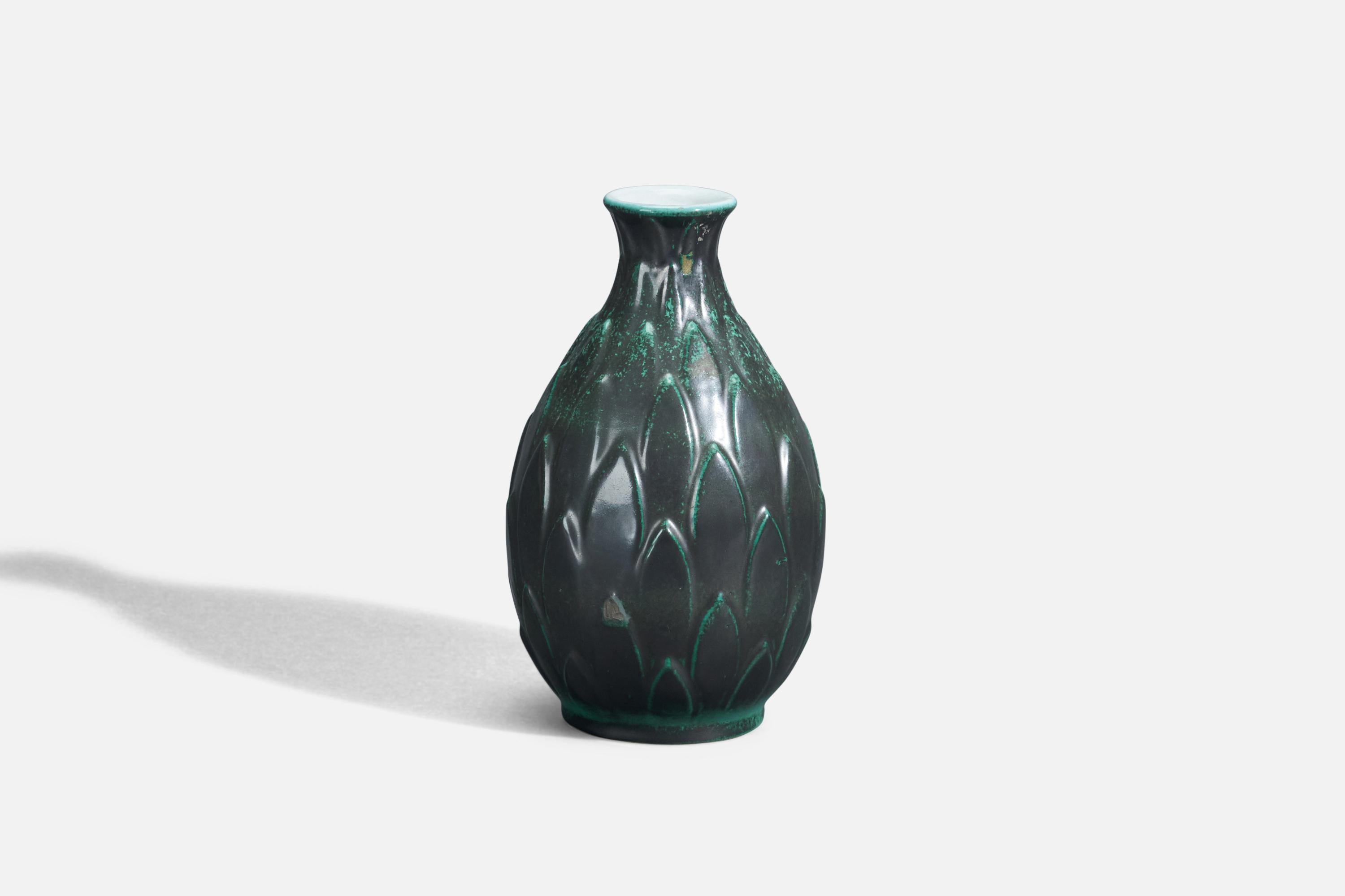 A green glazed stoneware vase designed and produced by Michael Andersen & Son, Bornholm, Denmark, 1960s.

