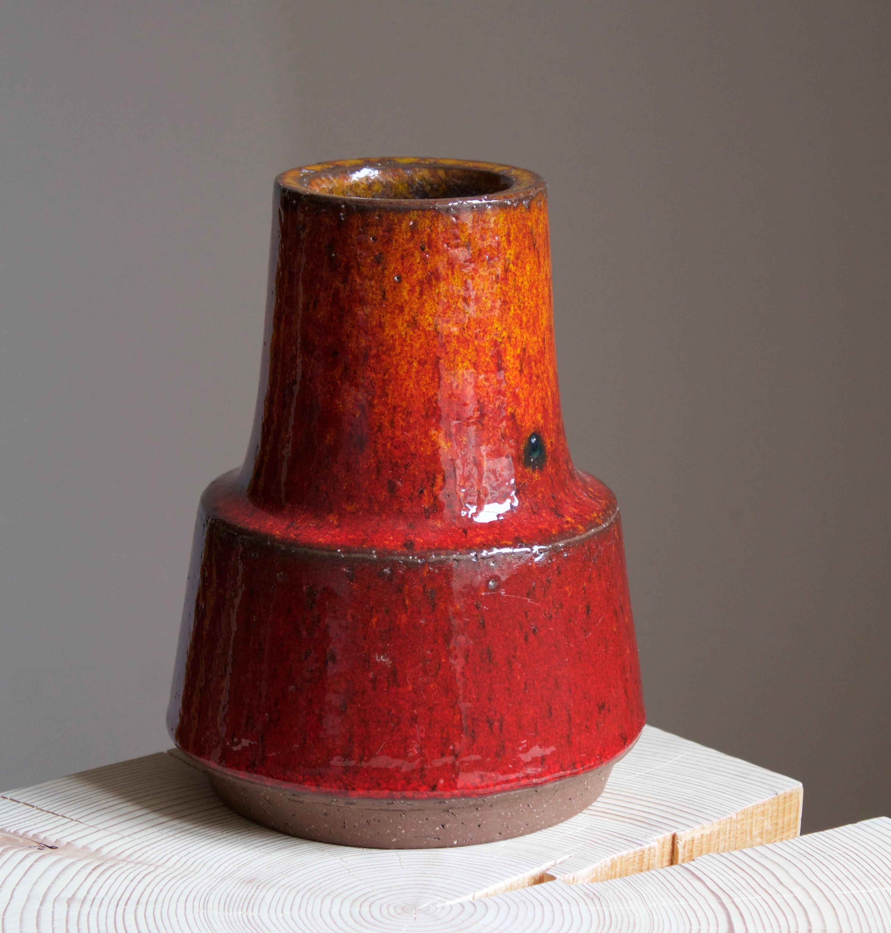 A vase produced by Michael Andersen Keramik. In stoneware. Marked.

Other ceramicists of the period include Axel Salto, Arne Bang, Carl-Harry Stålhane, and Berndt Friberg.