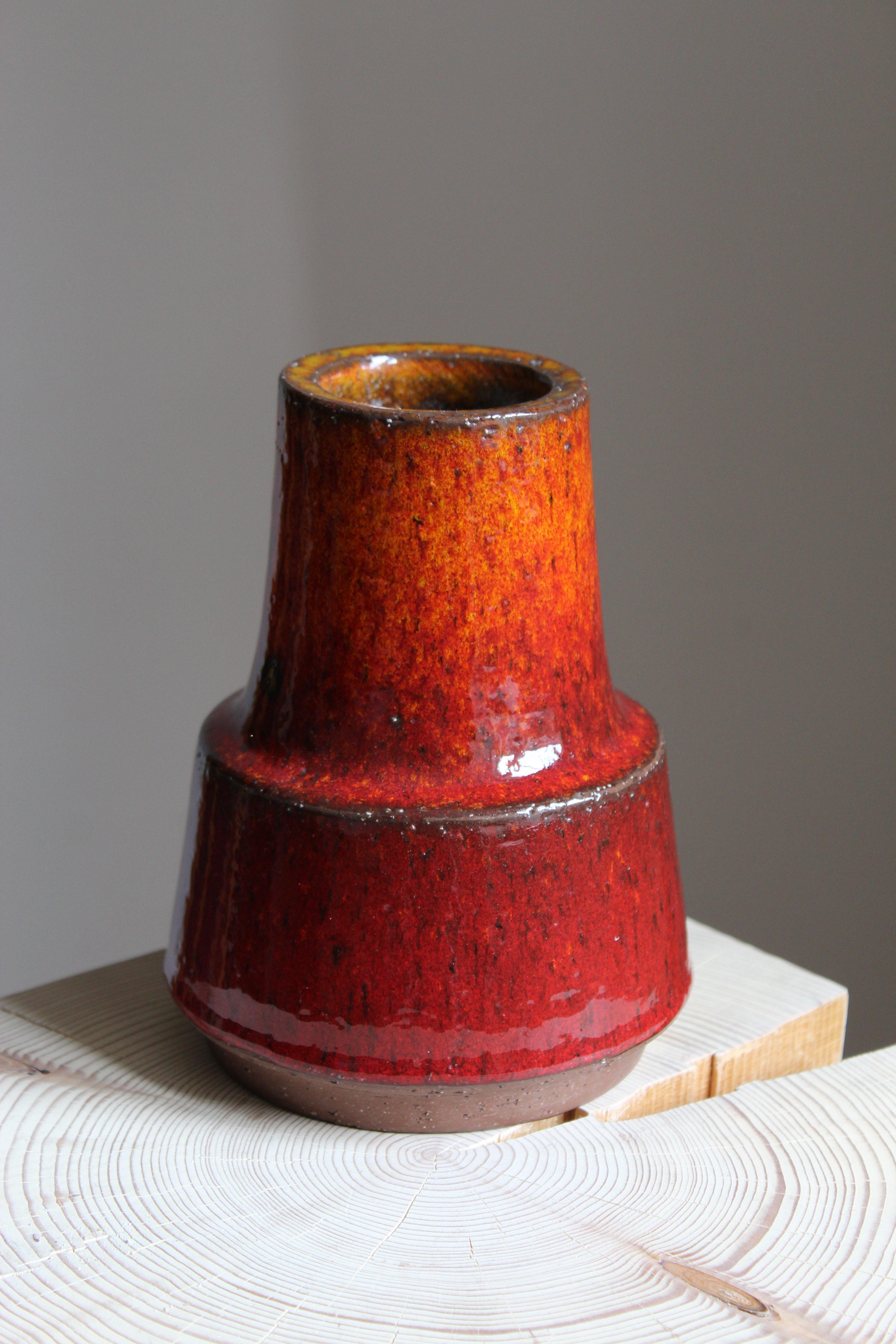 Mid-Century Modern Michael Andersen, Vase, Red / Orange Glazed Stoneware, Bornholm, Denmark, 1960s