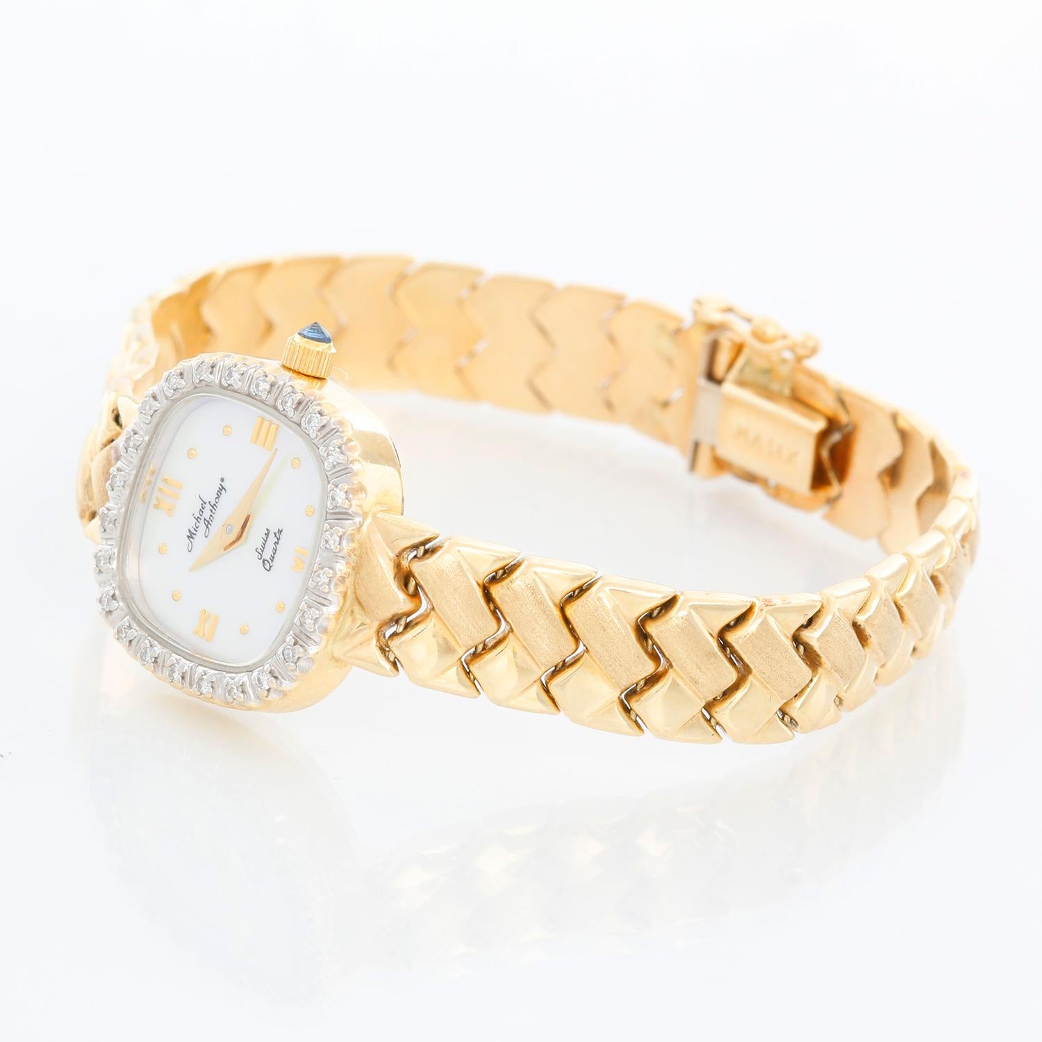 Michael Anthony 14K Gelbgold Klassische Uhr - Quarz. 14K Gelbgold Gehäuse ( 17 mm ). Perlmutt Zifferblatt. 14K Gelbgold Seil Armband; wird bis zu einem 6 Zoll Handgelenk passen. Pre-owned mit benutzerdefinierten Box. 