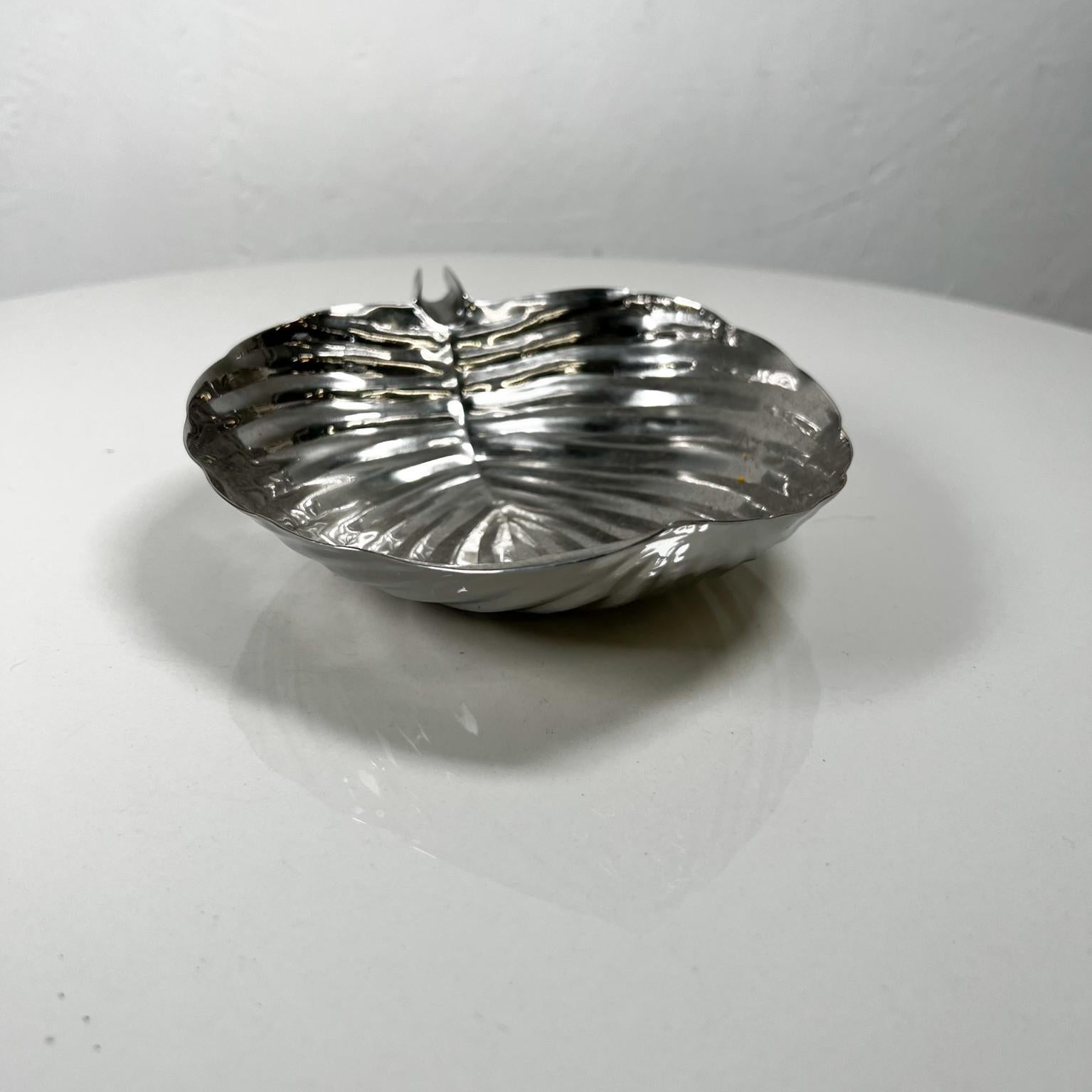 Michael Aram Polished Silver Leaf Decorative Candy Dish In Good Condition In Chula Vista, CA