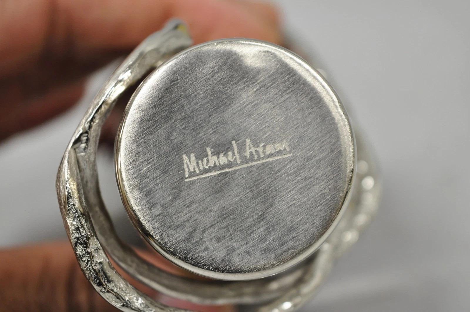 Moderne Michael Aram Petit gobelet en acier inoxydable martelé à la main et plaqué Silver en vente