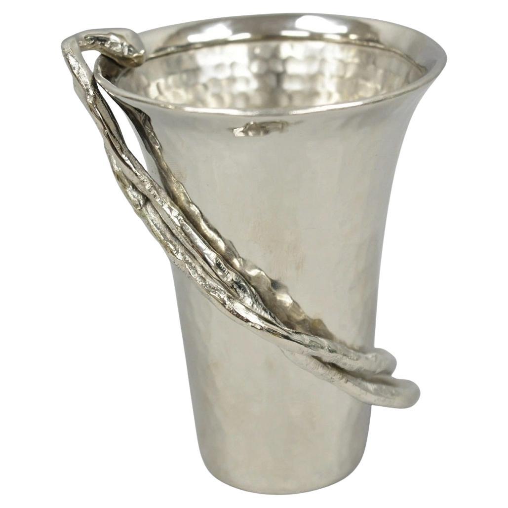 Michael Aram Petit gobelet en acier inoxydable martelé à la main et plaqué Silver en vente