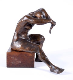 Michael Ayrton: patinierte Bronzeskulptur „Mädchen mit Fransen aus ihrem Haar“, Aktskulptur