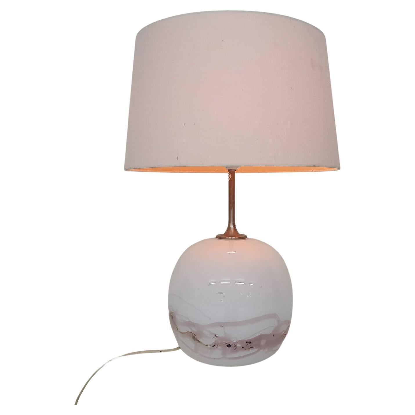 Lampe de table ovale en verre « Sakura » de Michael Bang pour Holmegaard,  Danemark, années 1980 En vente sur 1stDibs