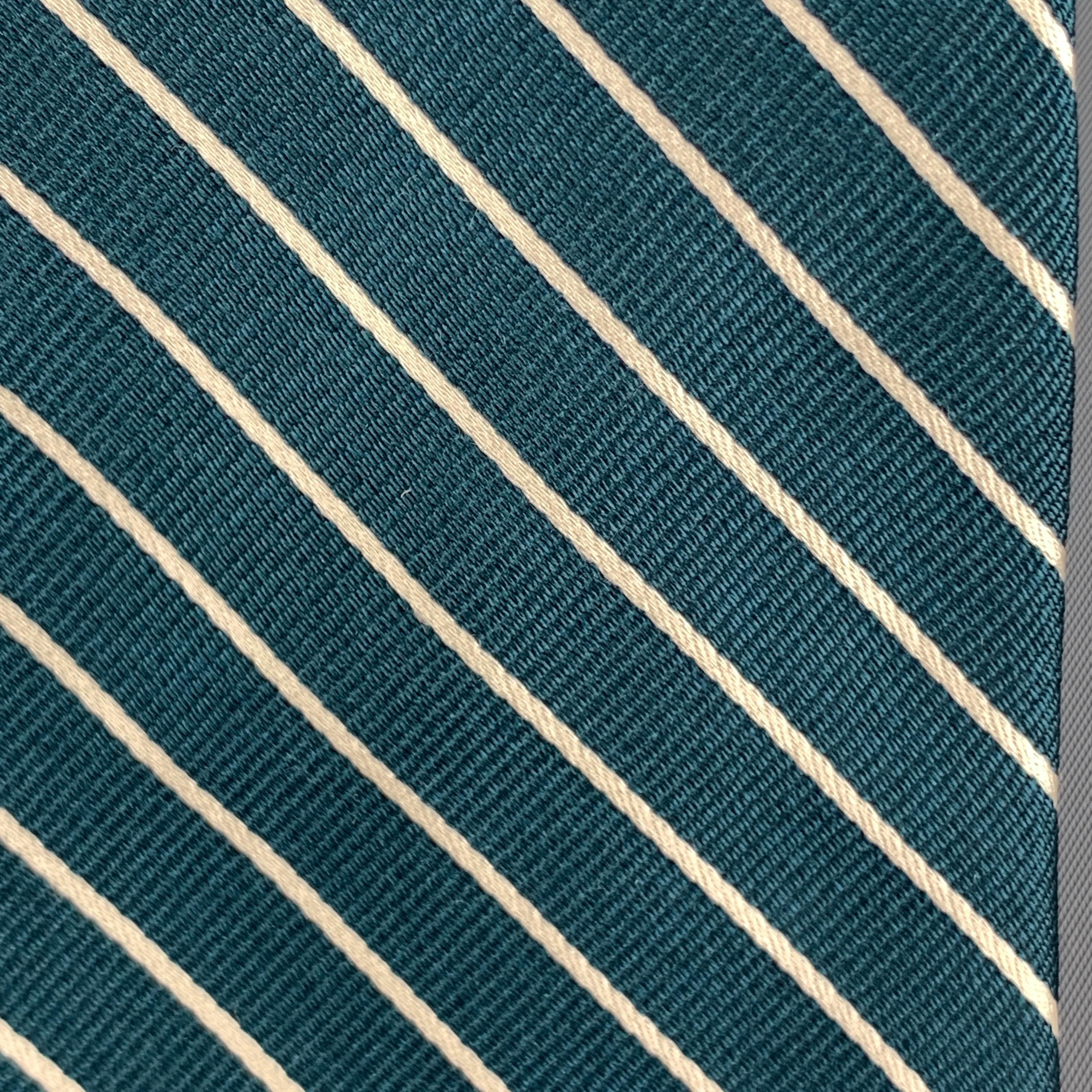 MICHAEL BASTIAN necktie comes in jewel tone green silk with all over diagonal striped print. Made in Italy.

Excellent Pre-Owned Condition.

Width: 3.25 in.