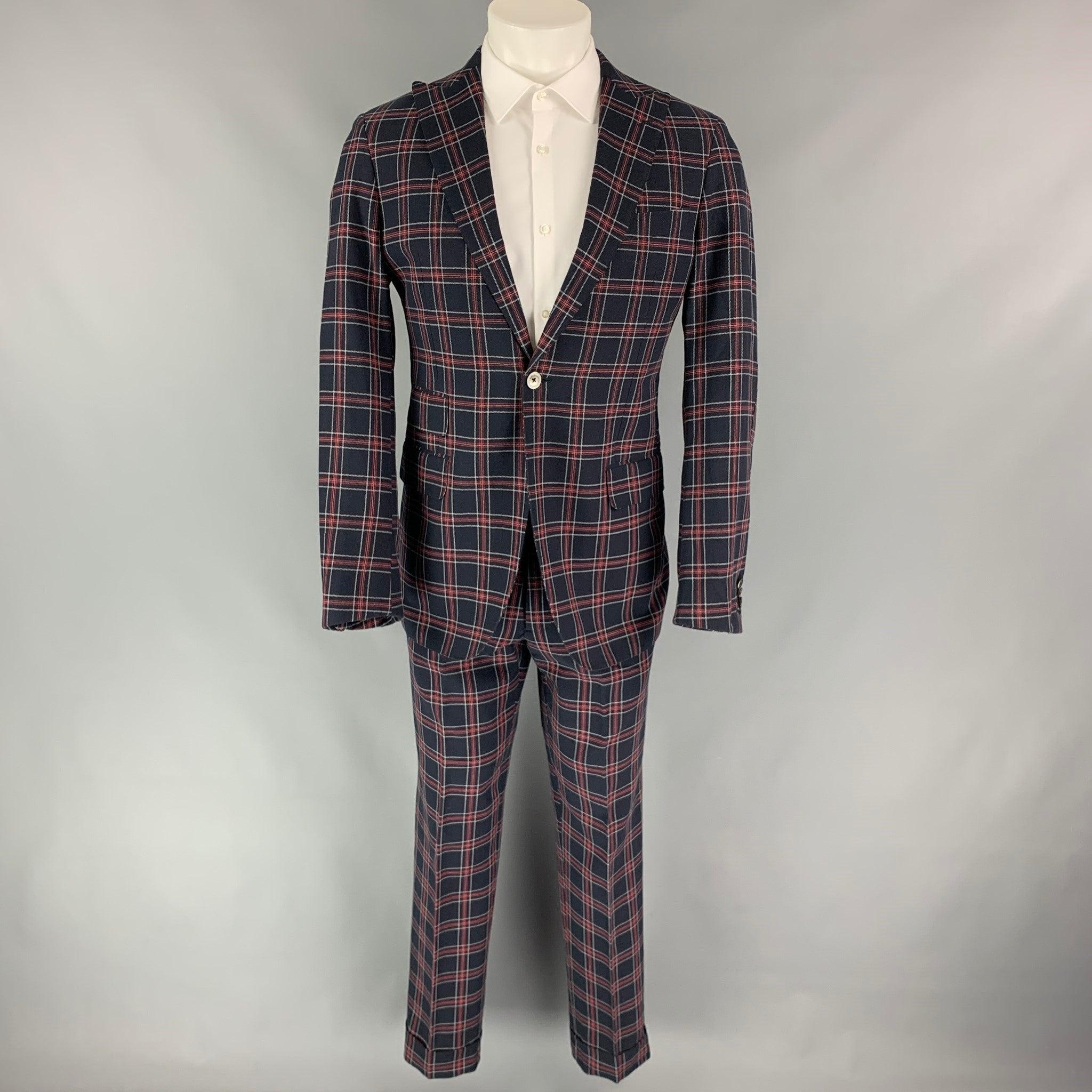 MICHAEL BASTIAN
suit comes in navy & red plaid cotton with a full liner and includes a single breasted, single button sport coat with a peak
 lapel and matching flat front trousers. Made in Italy.Excellent Pre-Owned Condition. 

Marked:   50 R