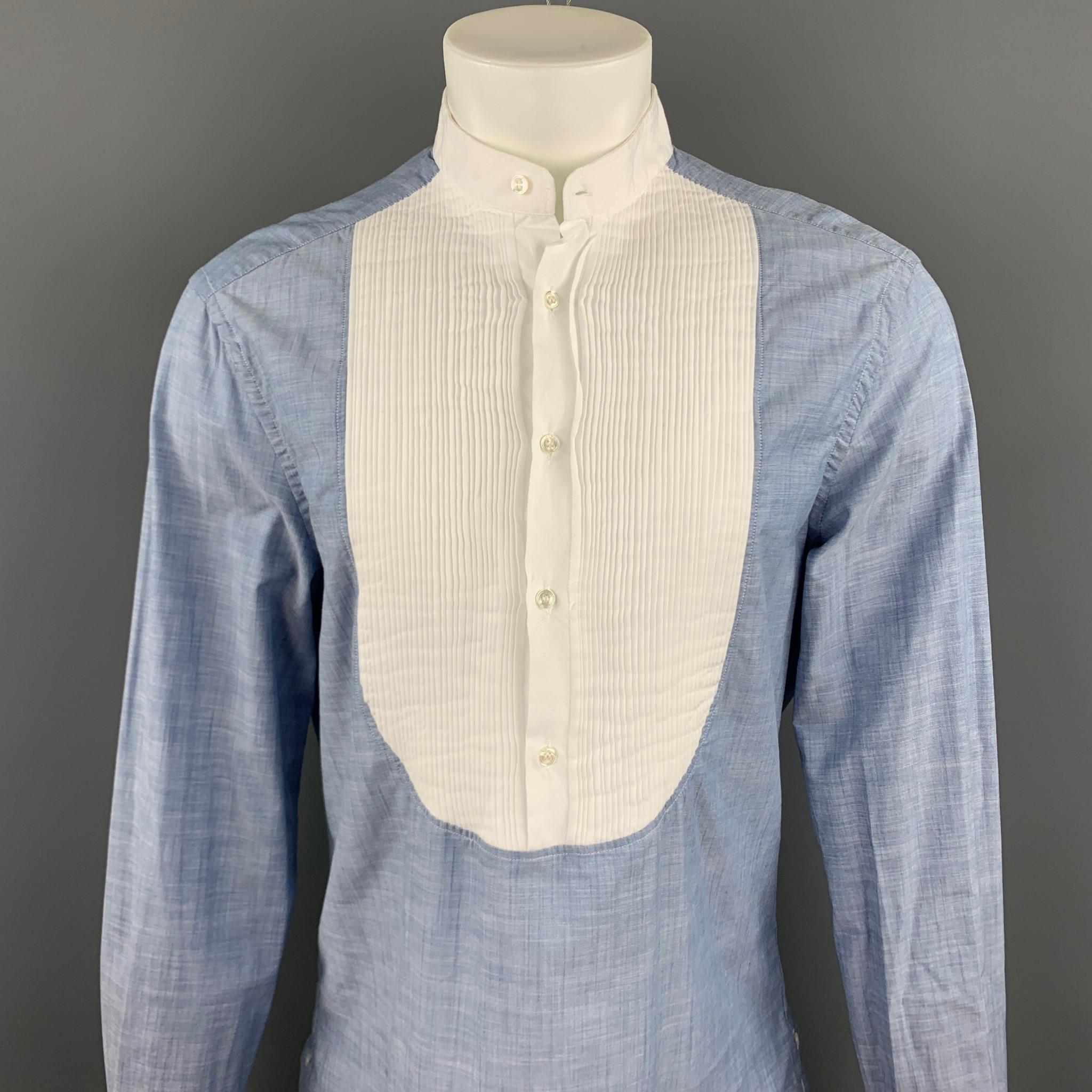 MICHAEL BASTIAN long sleeve shirt comes in a blue cotton with a white pleated panel chest detail featuring a nehru collar and a half button closure. Made in Italy.

Very Good Pre-Owned Condition.
Marked: 16.5/42

Measurements:

Shoulder: 19