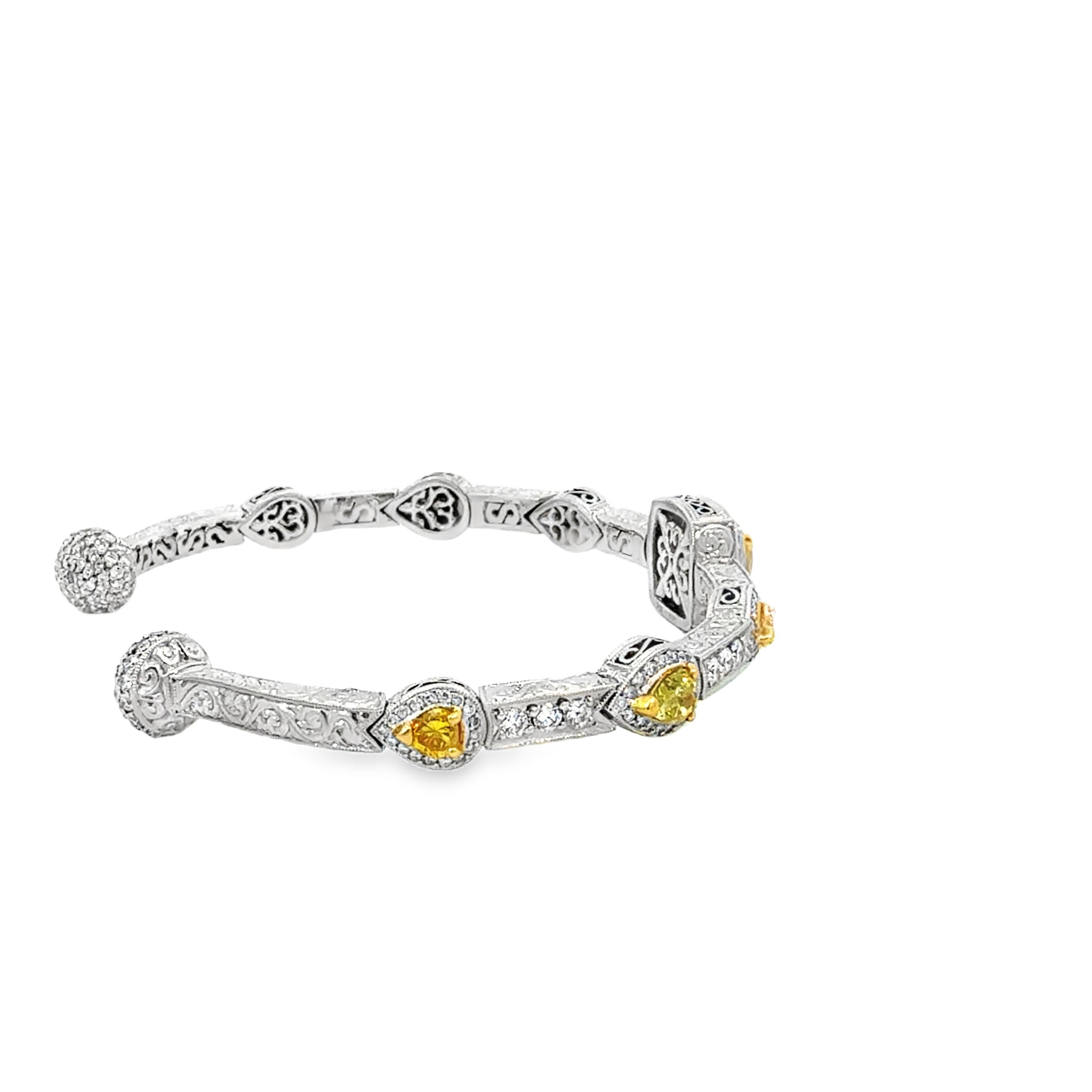 Donna Bracciale con diamanti colorati di Michael Beaudry in vendita