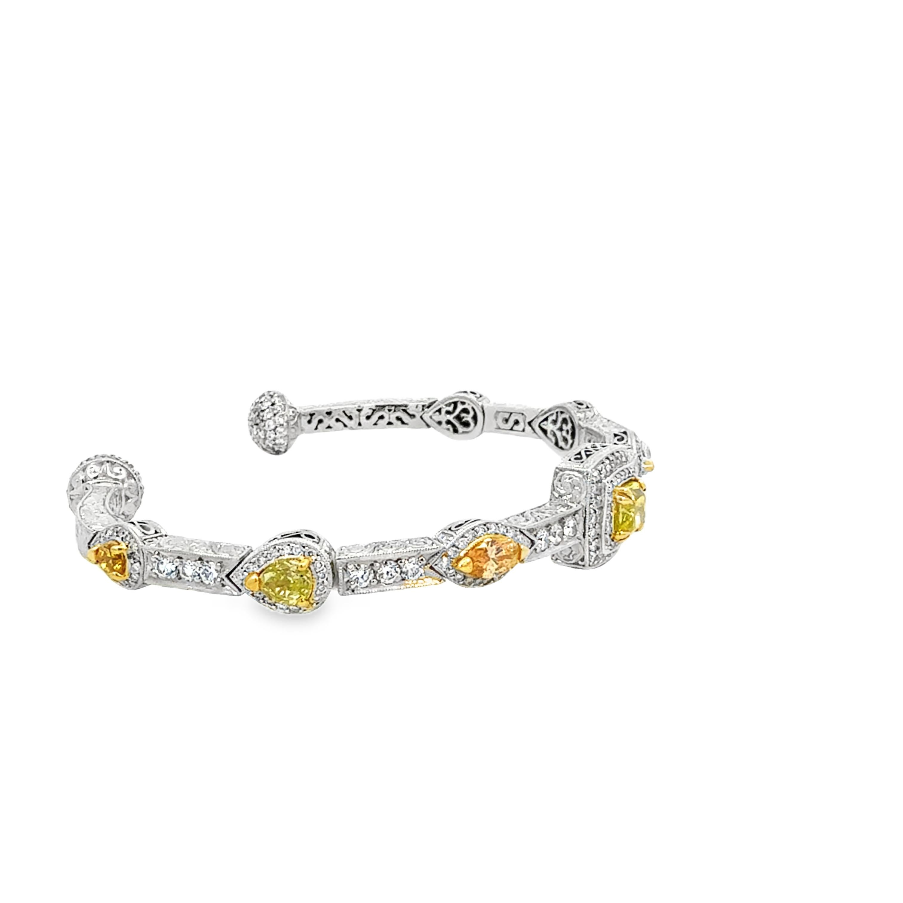 Bracciale con diamanti colorati di Michael Beaudry in vendita 1