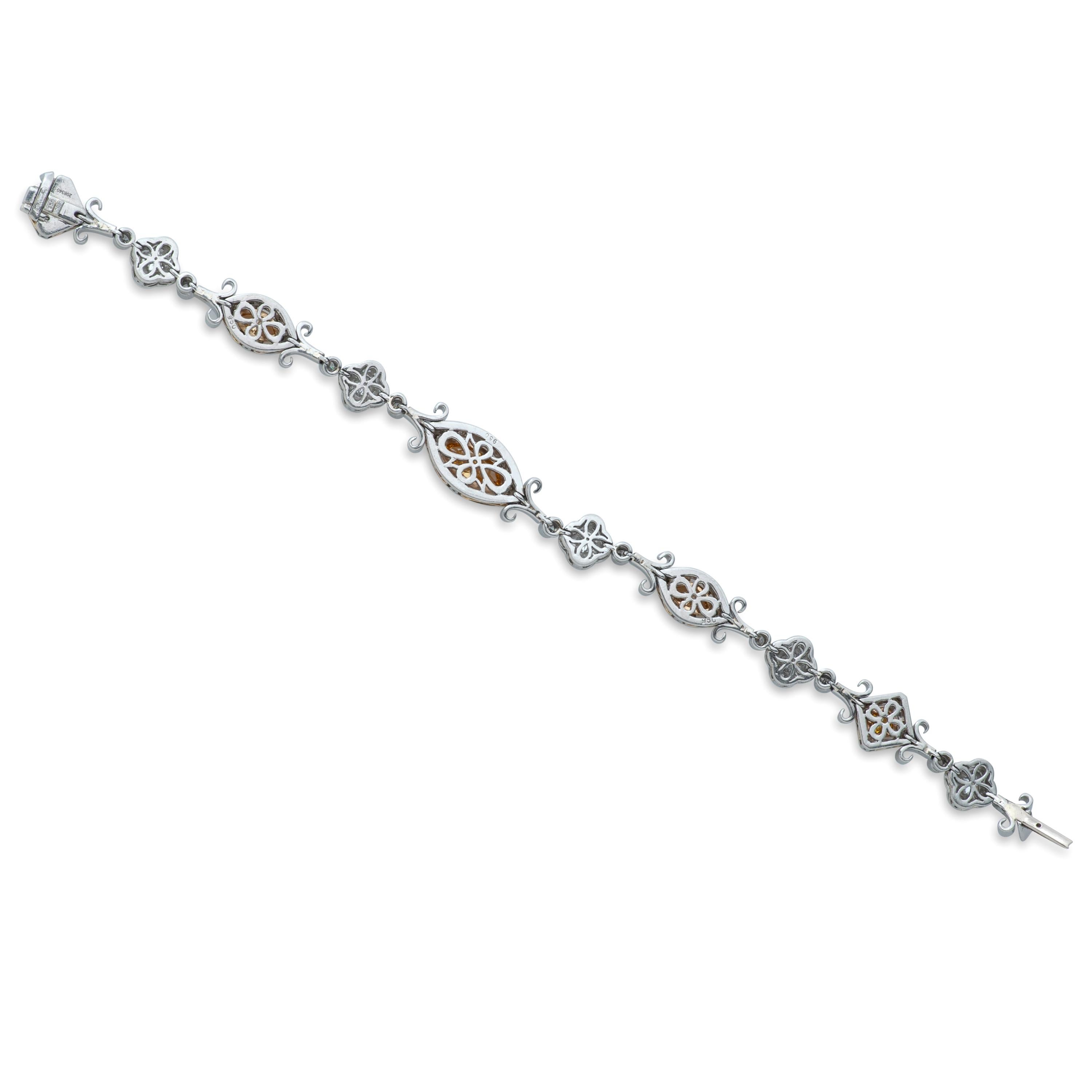 Taille Marquise Michael Beaudry Bracelet en platine et or jaune 18 carats avec diamants blancs et de couleur fantaisie en vente