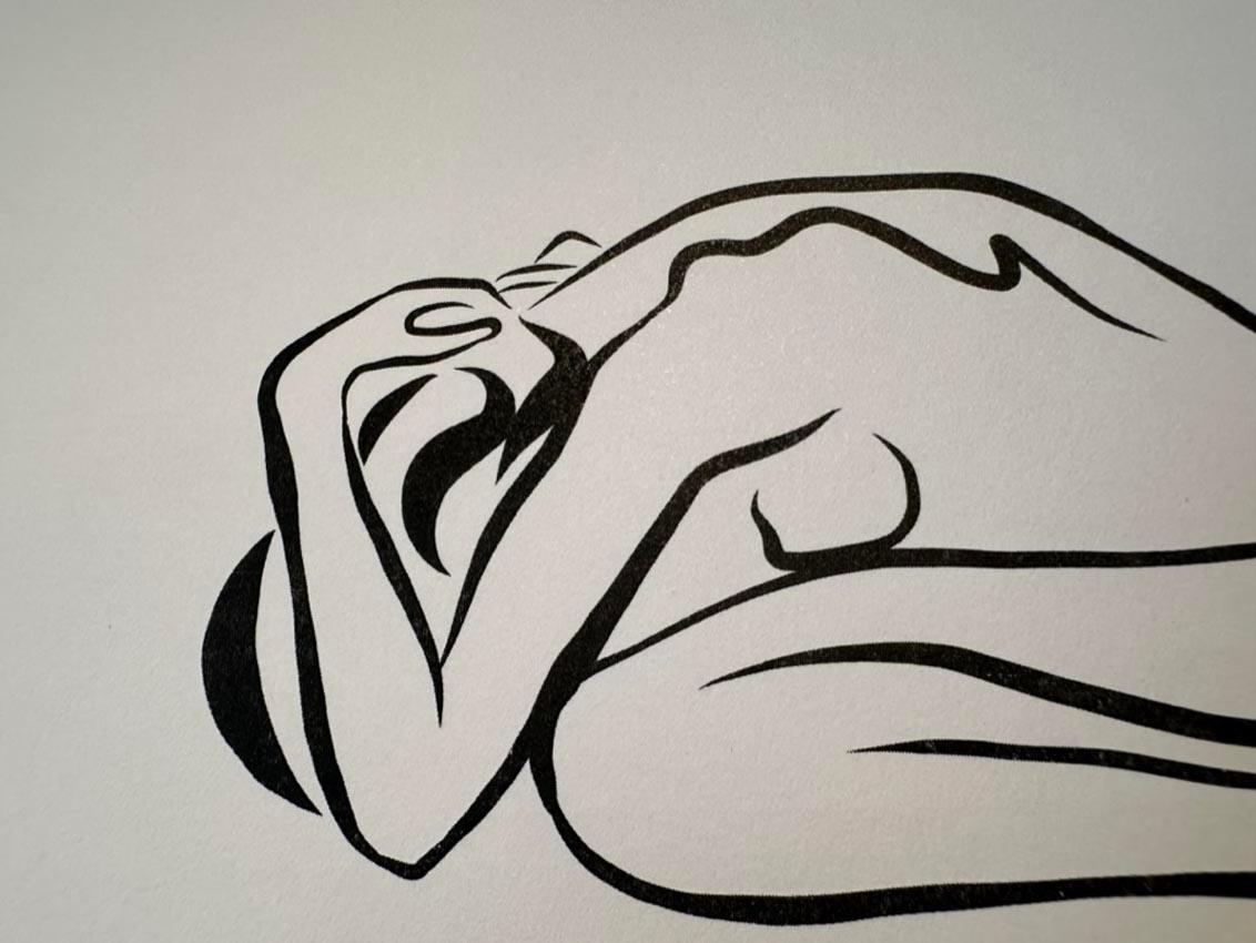 Haiku #4   - Dessin numérique représentant une femme nue en train de dessiner au B&W en vente 3