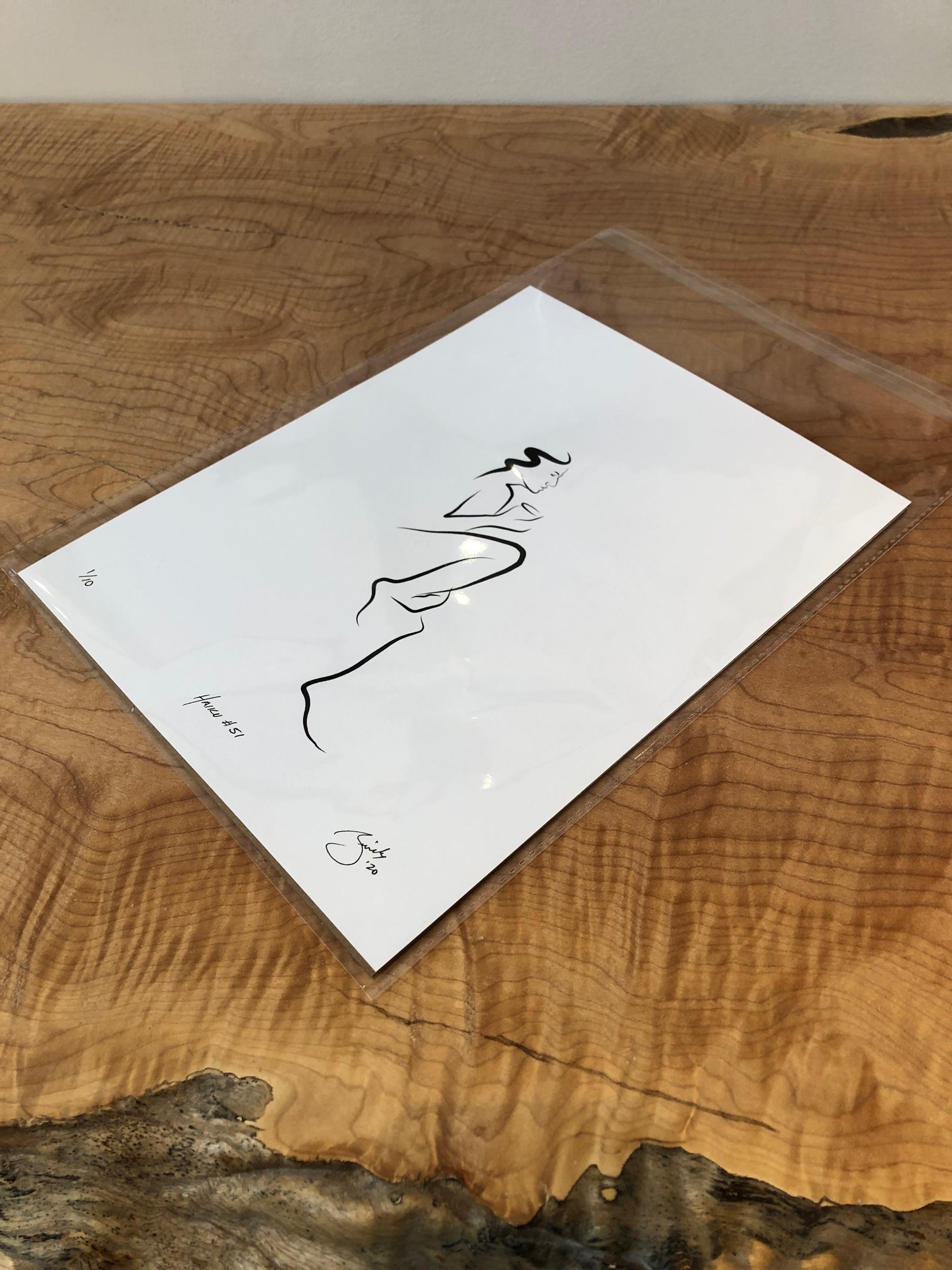 Haiku n°51, 1/50 - Dessin numérique représentant une femme nue assise sur une table basse - Print de Michael Binkley