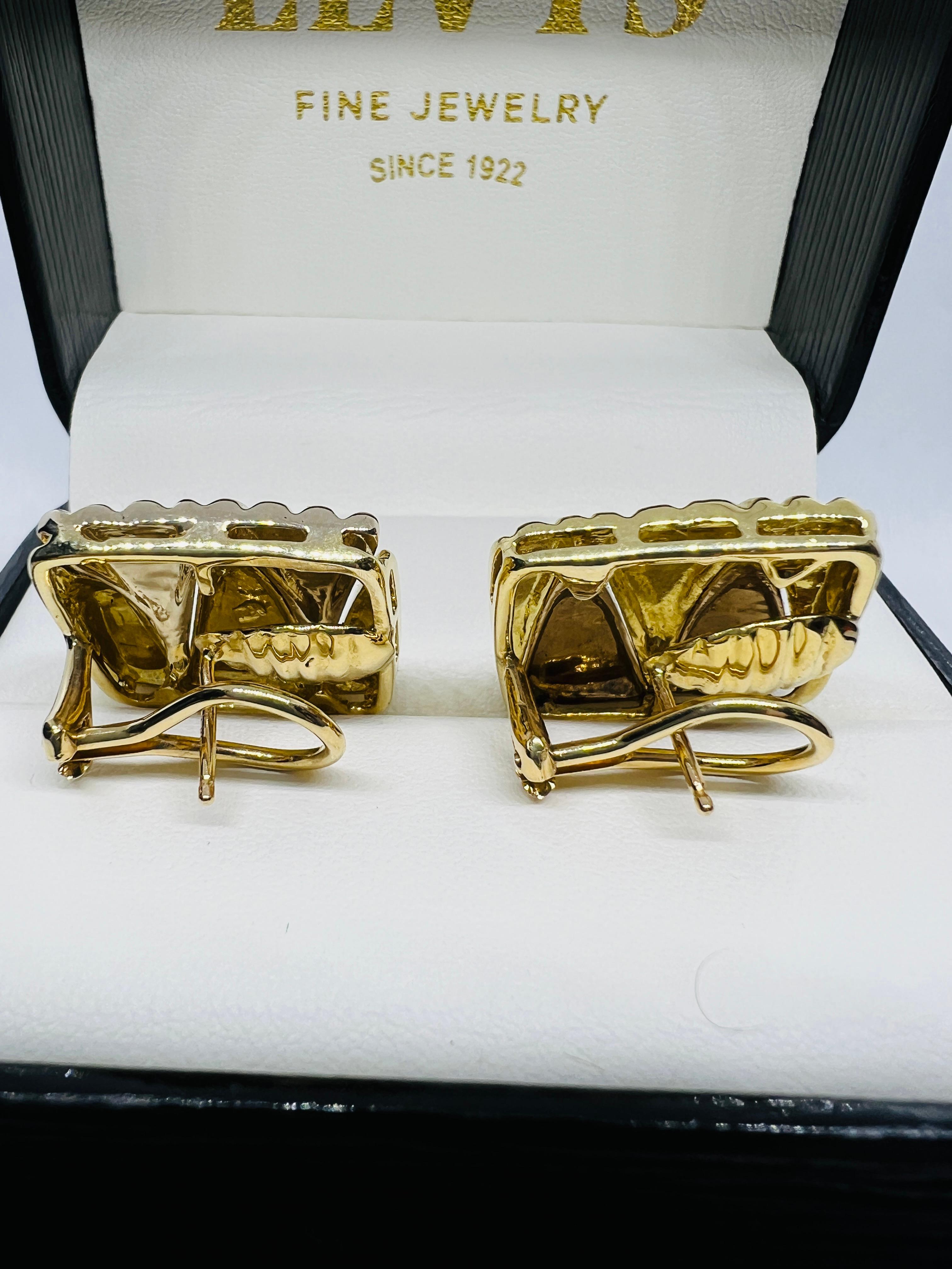 Michael Bondanza, boucles d'oreilles carrées Huggie en or jaune 18 carats et platine en vente 2