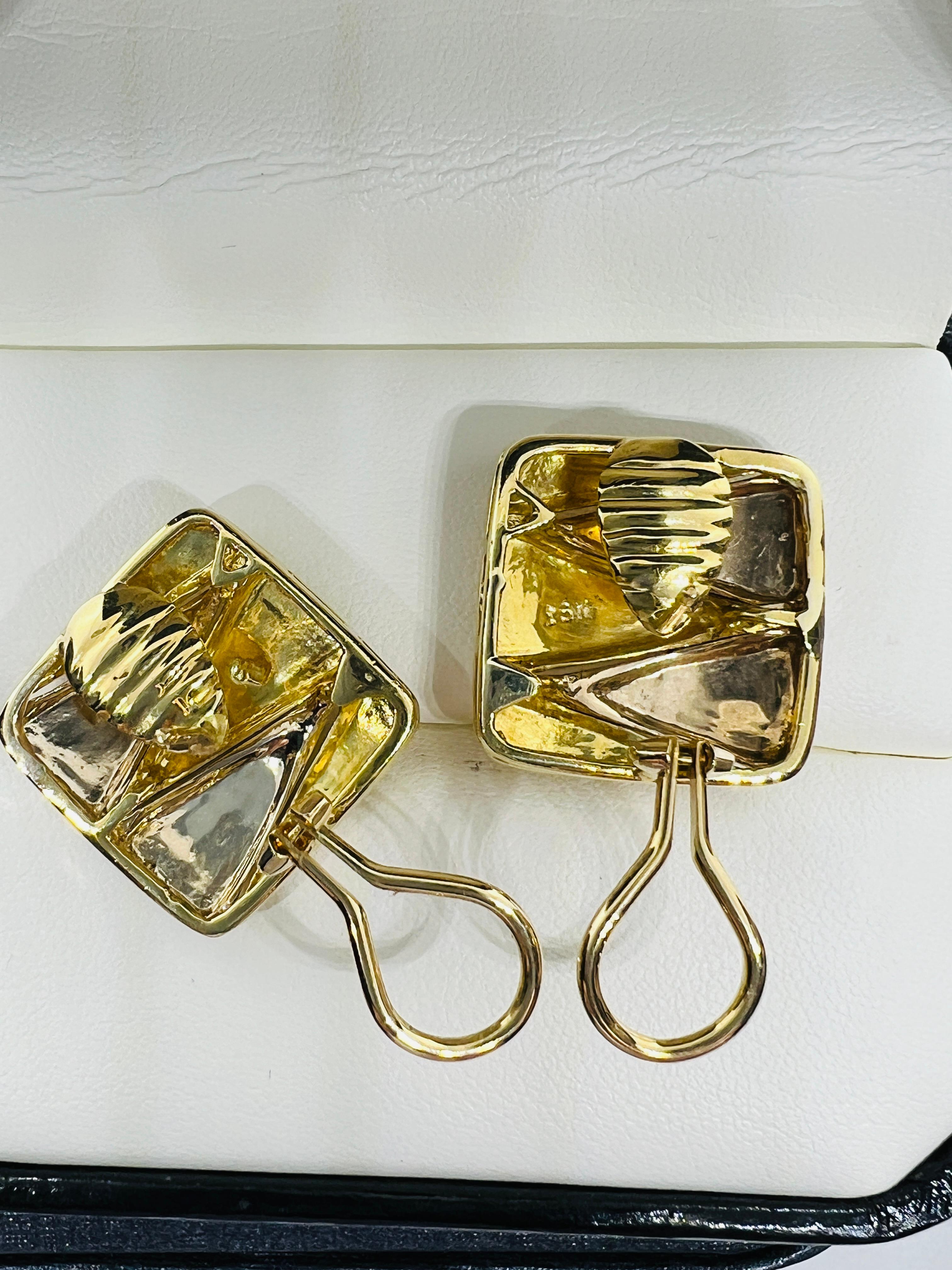 Michael Bondanza, boucles d'oreilles carrées Huggie en or jaune 18 carats et platine en vente 4