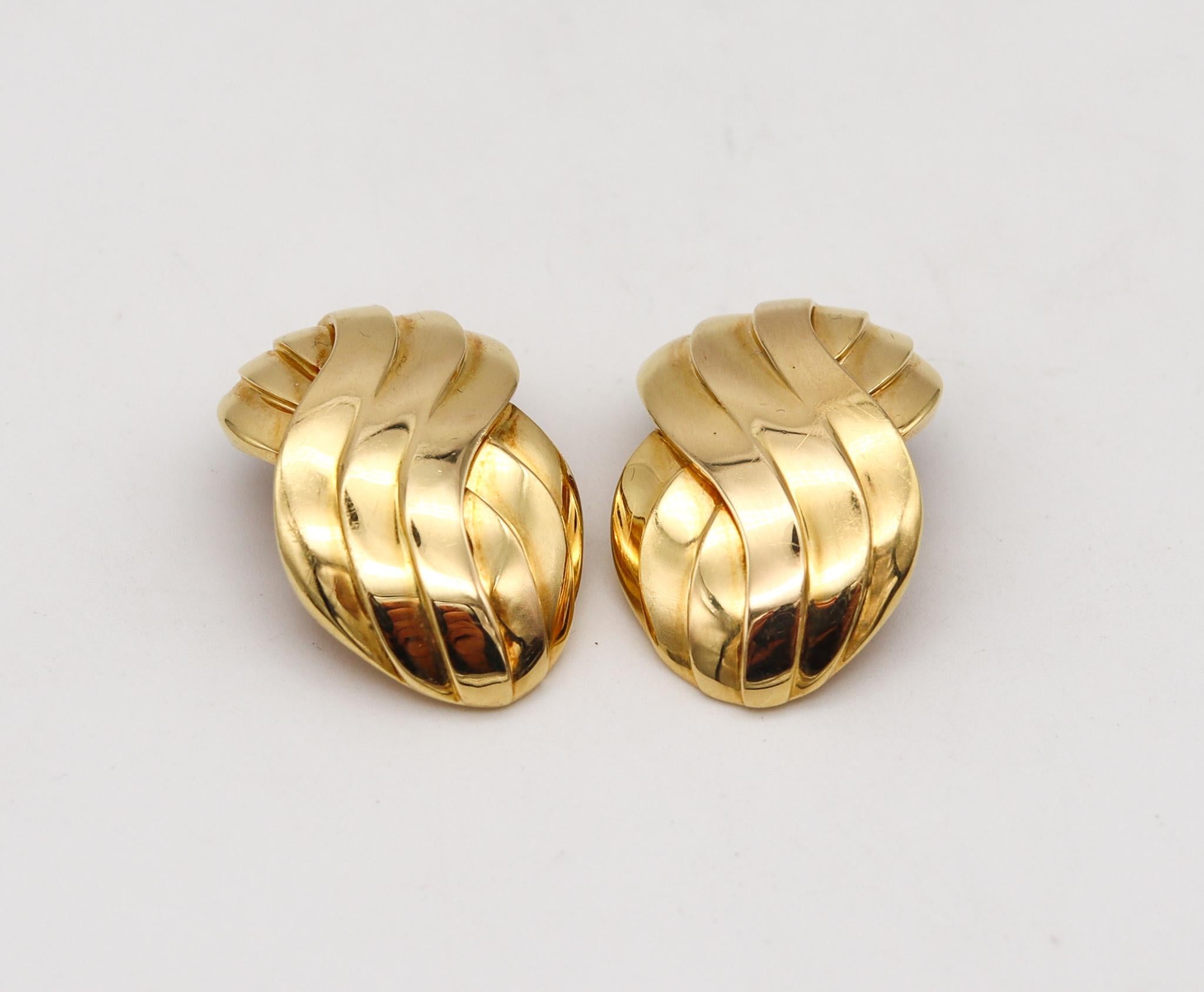 Modern Michael Bondanza Contemporary Knots Clip Earrings in Solid 18Kt Yellow Gold For Sale