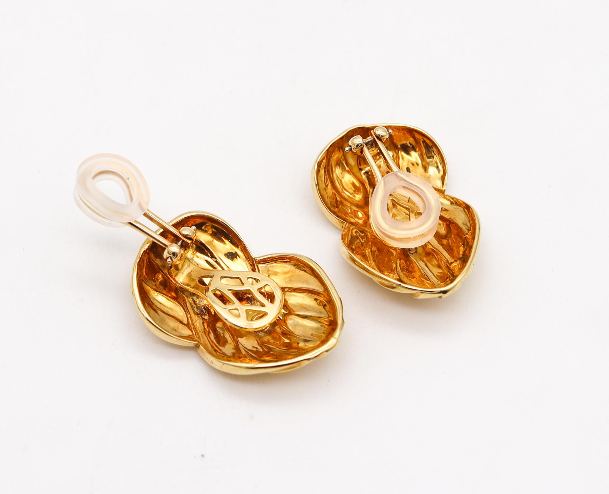 Michael Bondanza Contemporary Knots Clip Earrings in Solid 18Kt Yellow Gold In Excellent Condition For Sale In Miami, FL