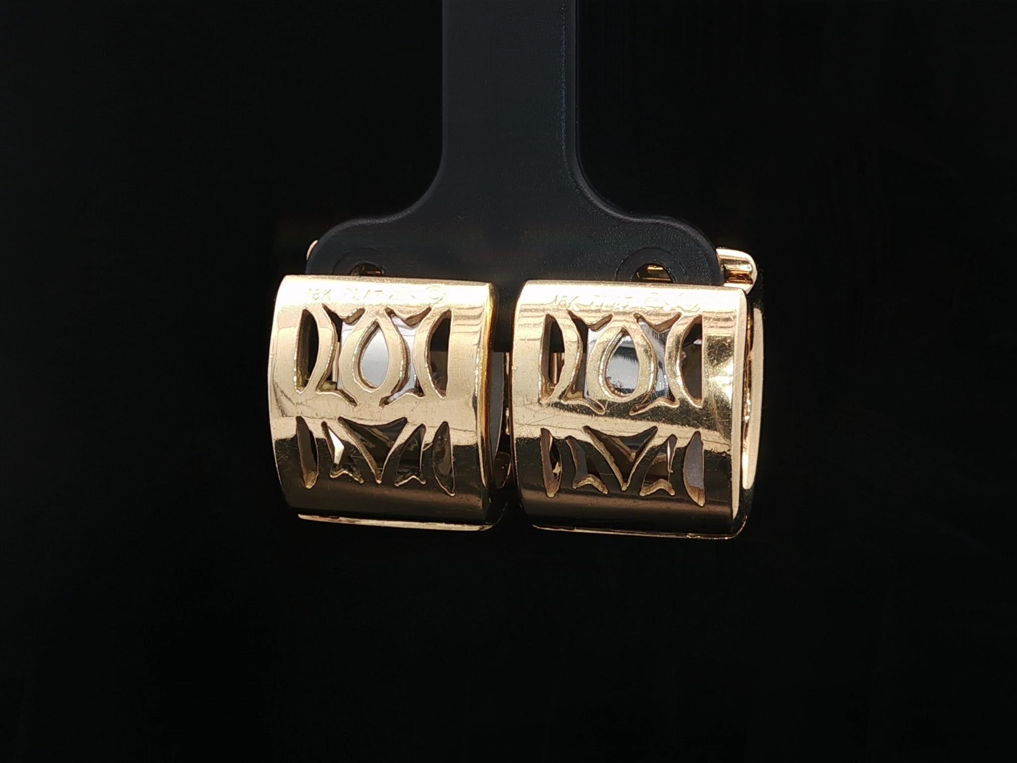 Michael Bondanza Boucles d'oreilles à pince en or 18k et platine avec diamants gravés à la main en vente 6