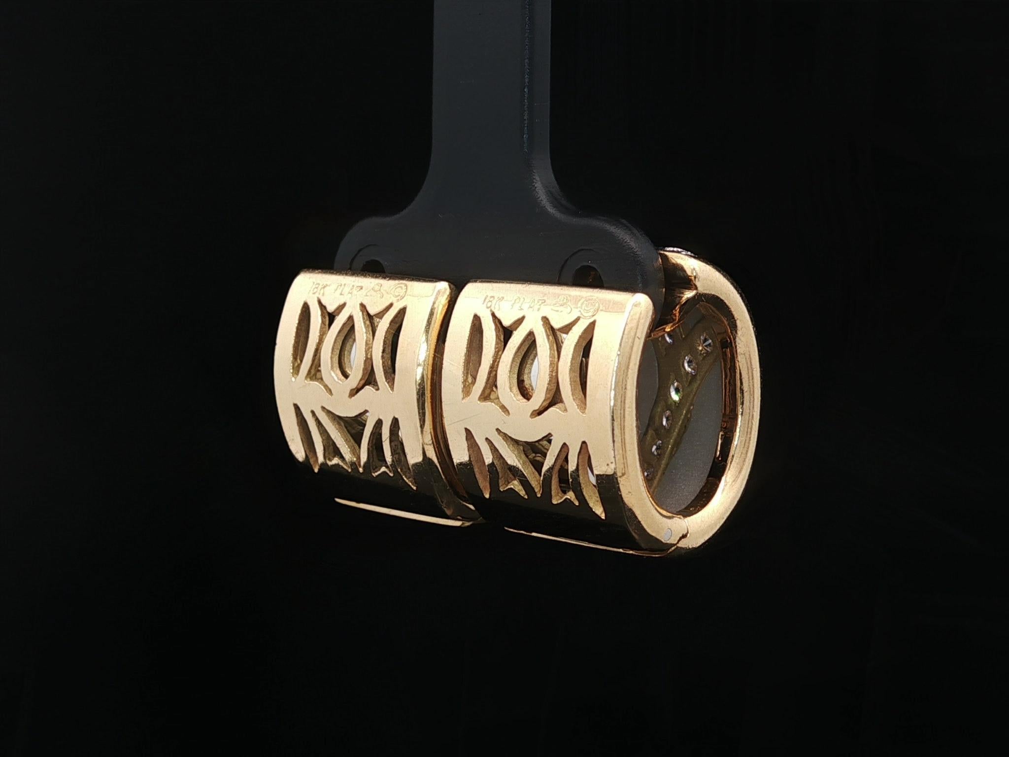 Michael Bondanza Boucles d'oreilles à pince en or 18k et platine avec diamants gravés à la main en vente 7