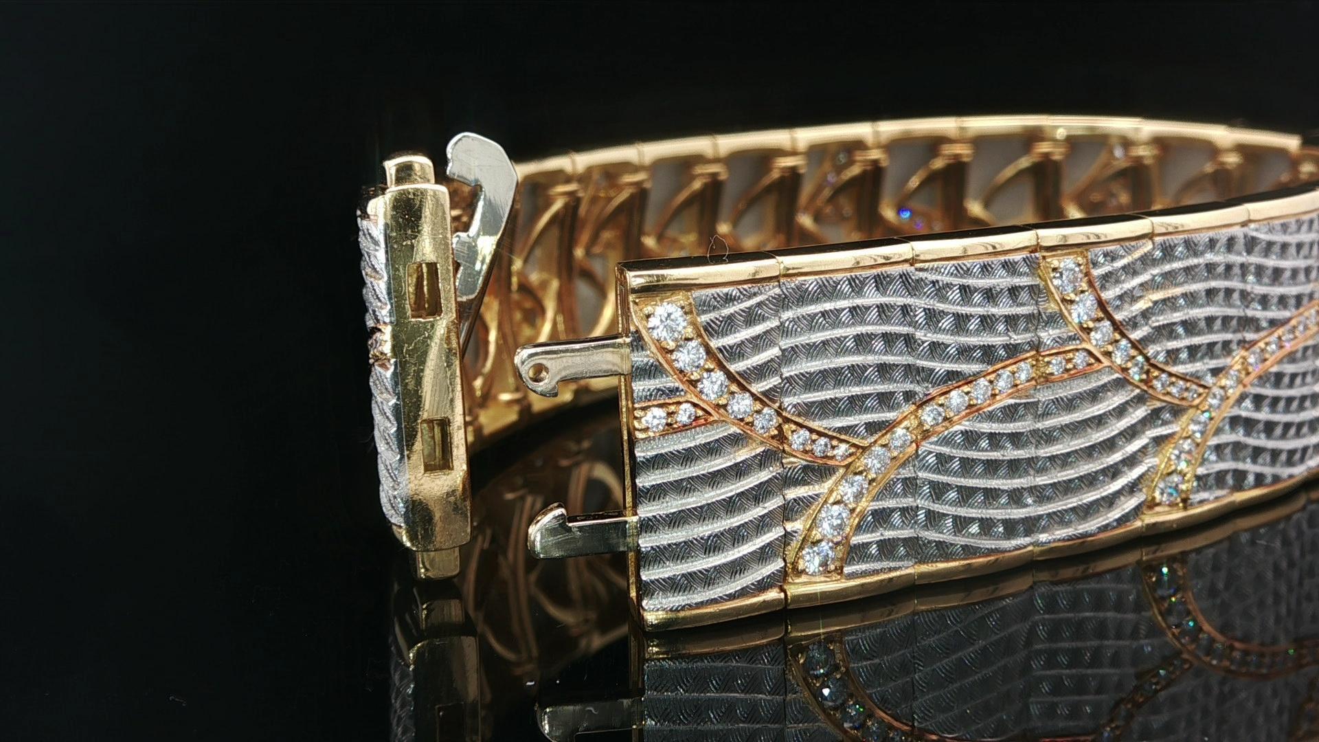Michael Bondanza Bracciale largo Venti in oro 18k e platino con diamanti incisi a mano in vendita 8