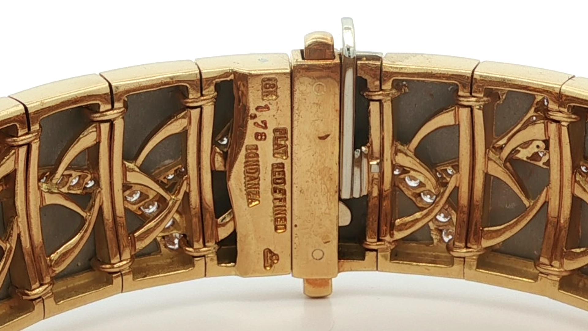 Donna Michael Bondanza Bracciale largo Venti in oro 18k e platino con diamanti incisi a mano in vendita