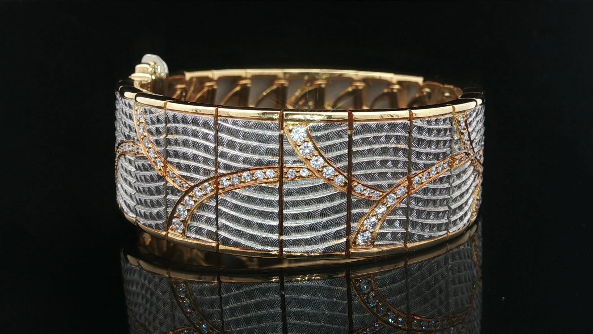 Michael Bondanza Bracciale largo Venti in oro 18k e platino con diamanti incisi a mano in vendita 2
