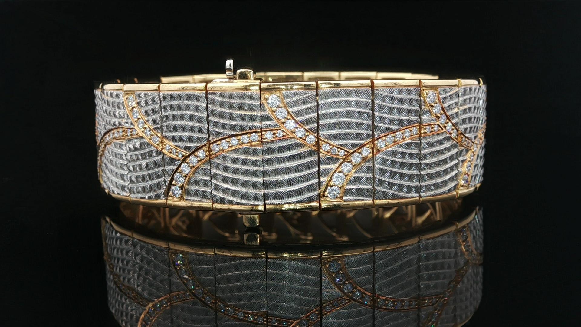 Michael Bondanza Bracciale largo Venti in oro 18k e platino con diamanti incisi a mano in vendita 3