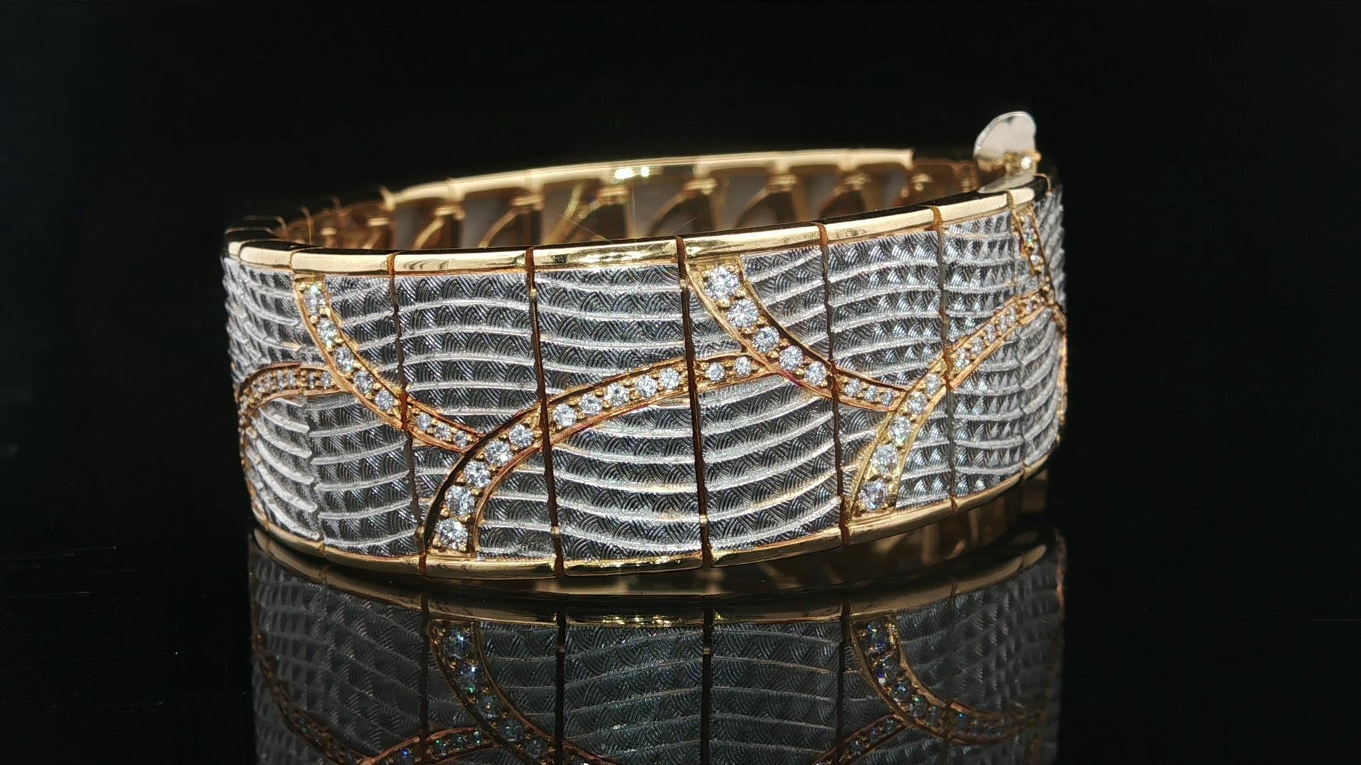 Michael Bondanza Bracciale largo Venti in oro 18k e platino con diamanti incisi a mano in vendita 4
