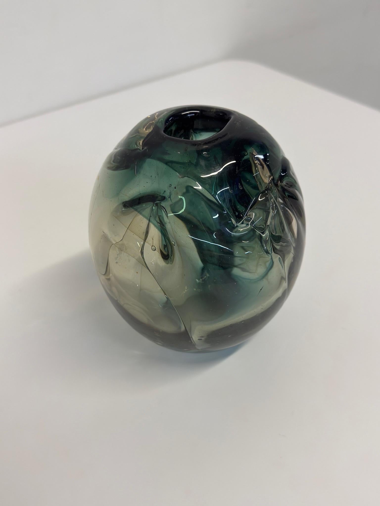 Michael Boylen Biomorphe moderne mundgeblasene Glasvase im Angebot 4