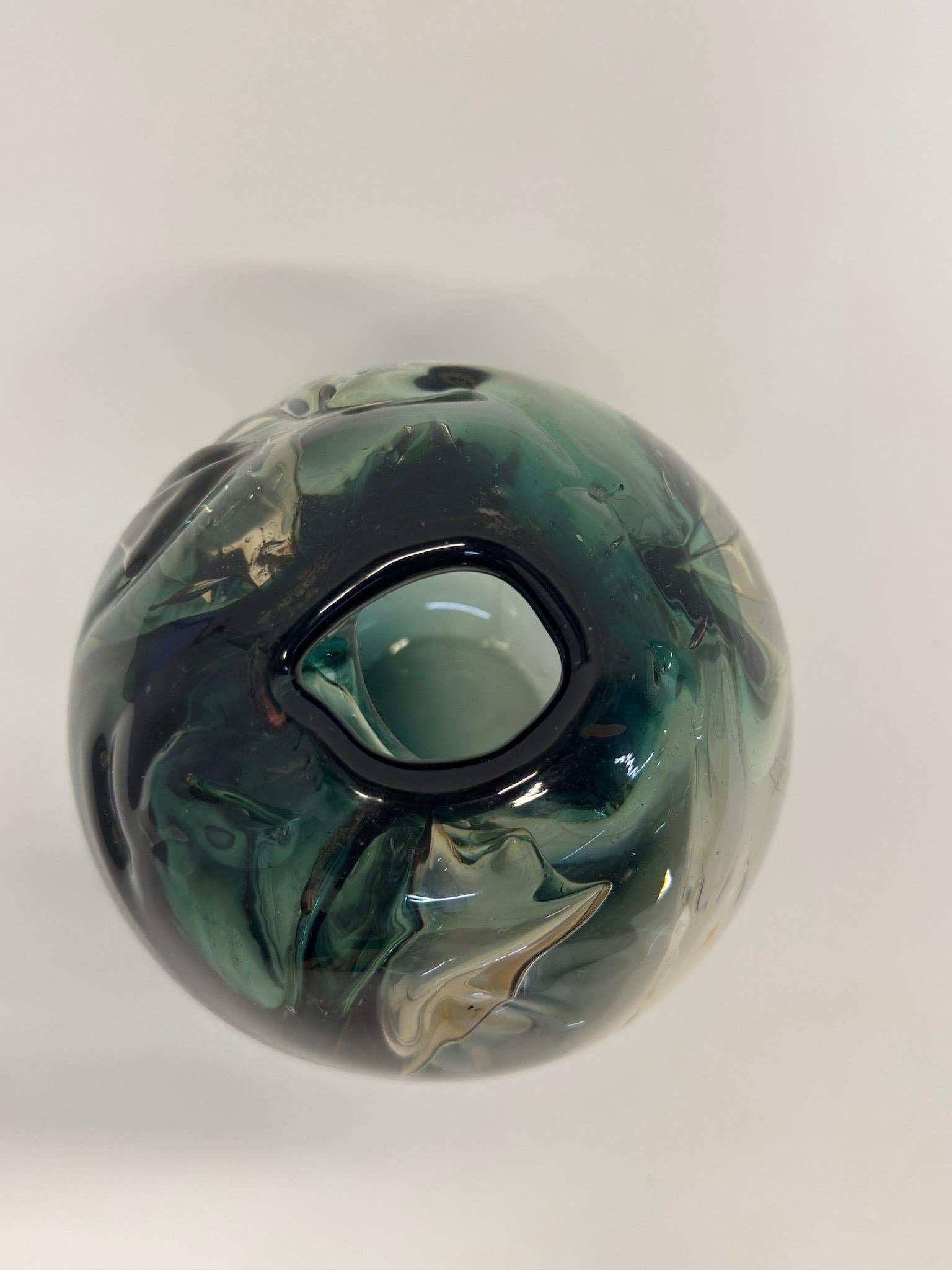 Michael Boylen Biomorphe moderne mundgeblasene Glasvase im Angebot 6