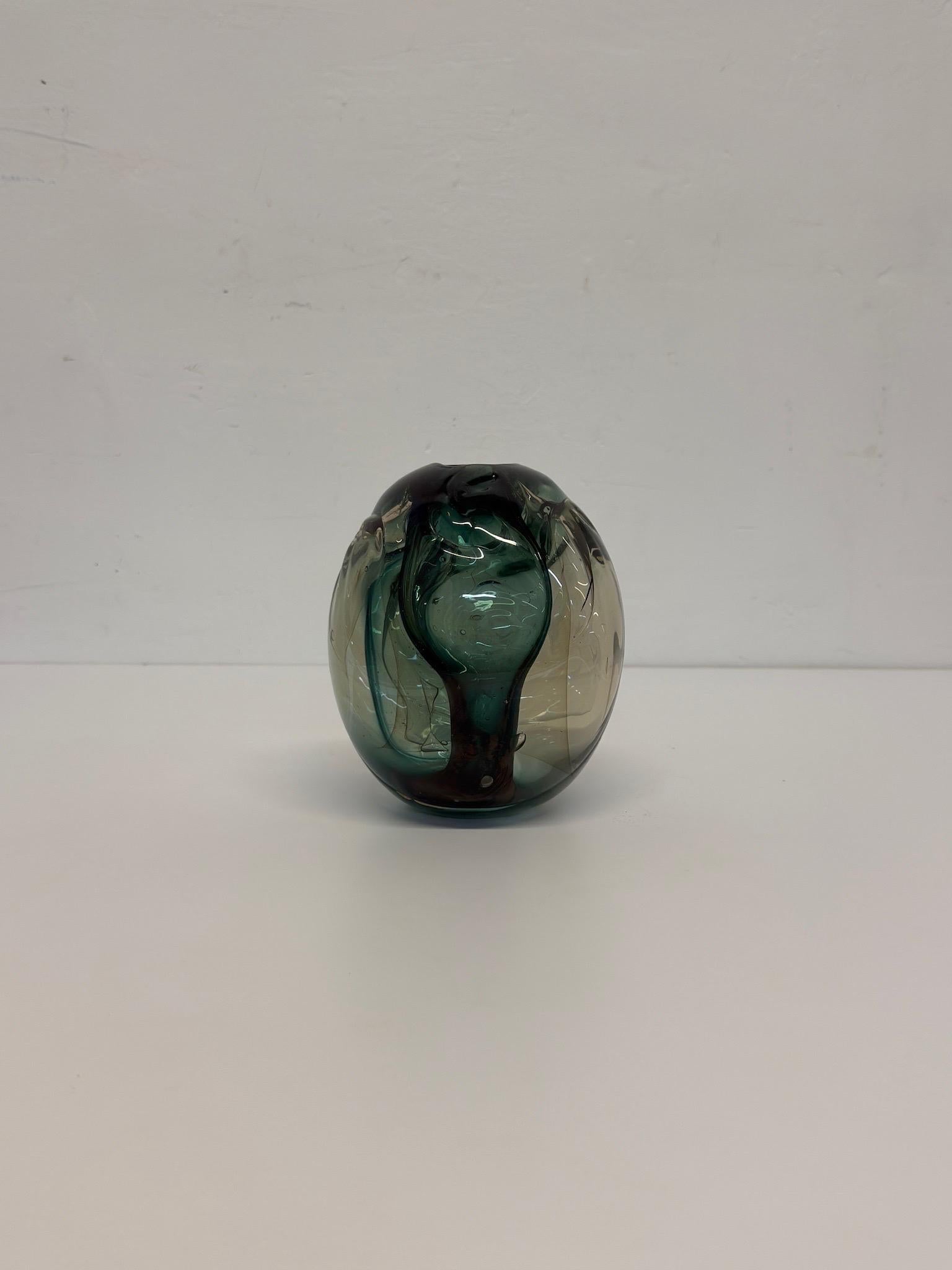 Handgeblasene skulpturale Glasvase von Michael Boylen.
