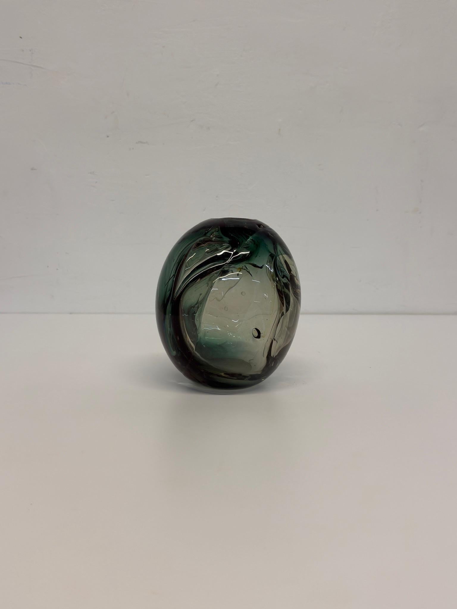 Michael Boylen Biomorphe moderne mundgeblasene Glasvase (20. Jahrhundert) im Angebot