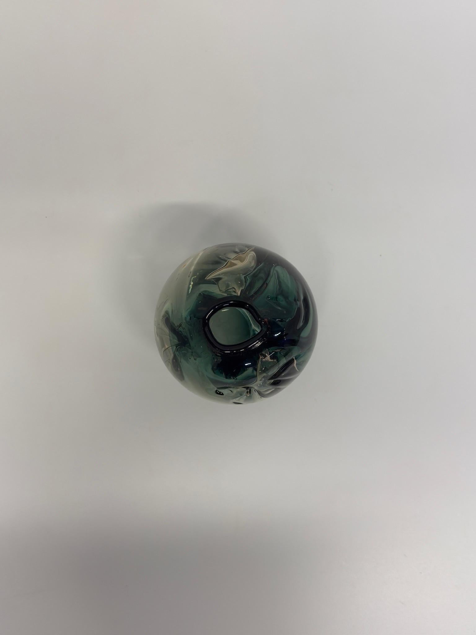 Michael Boylen Biomorphe moderne mundgeblasene Glasvase (Geblasenes Glas) im Angebot