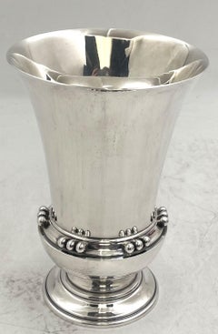 Michael C. Fina Vase aus Sterlingsilber im modernen Stil der Jahrhundertmitte