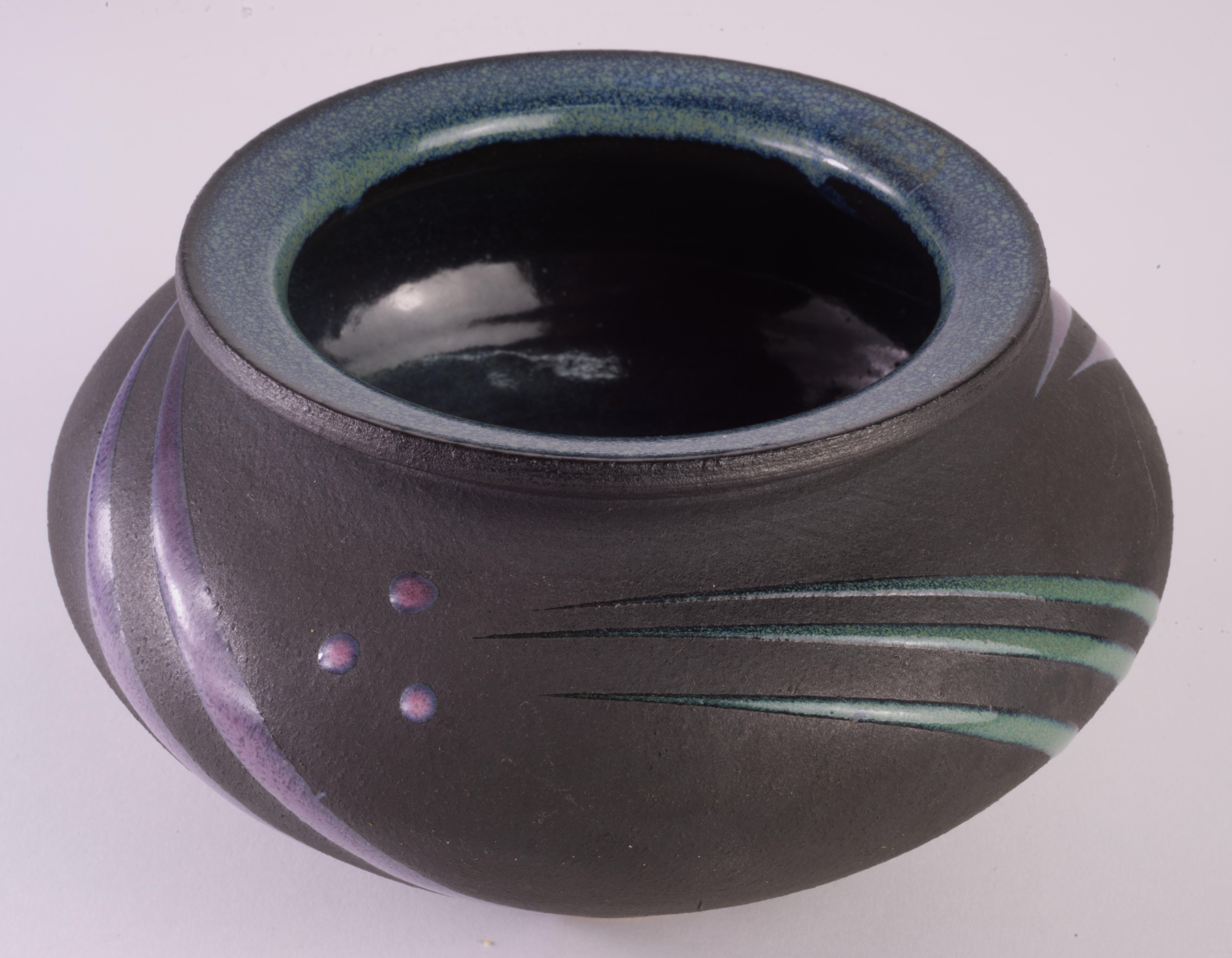 Moderno Vaso postmoderno in ceramica d'arte Michael Cho, nero in vendita