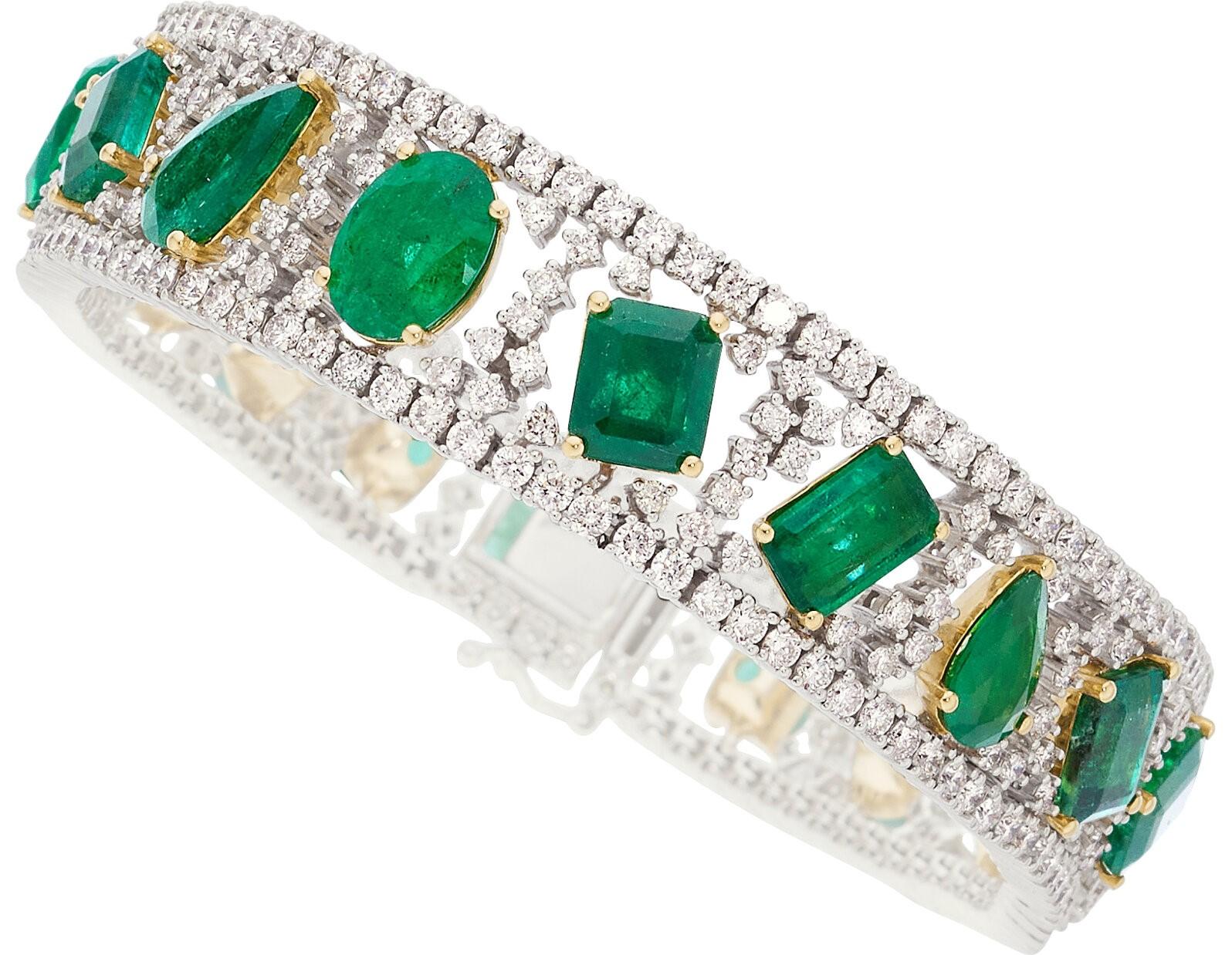 Moderne Michael Christoff Bracelet en or bicolore 18 carats avec diamants et émeraudes 16,83 carats en vente
