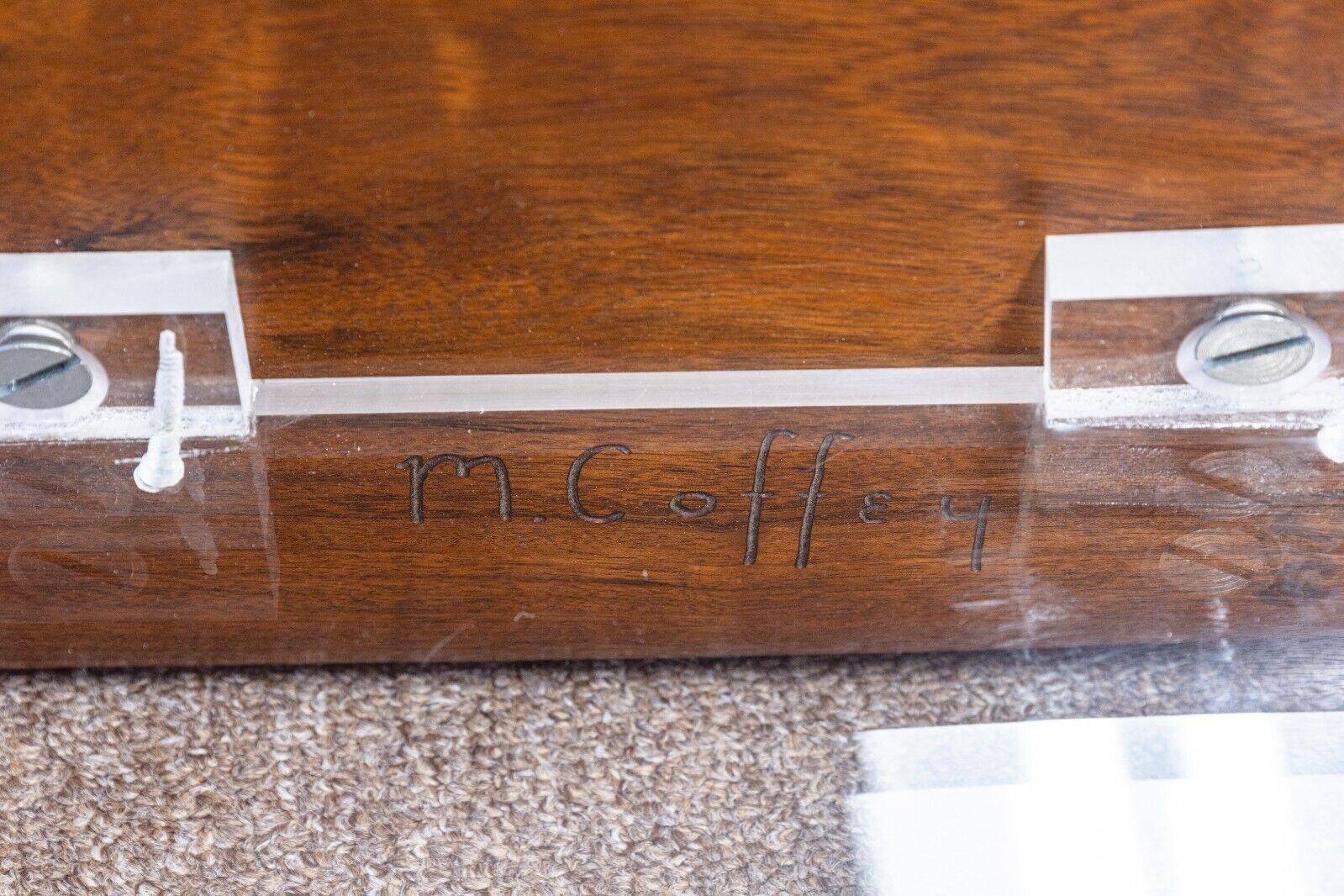Table basse contemporaine en bois et lucite signée Michael Coffey Pegasus en vente 10