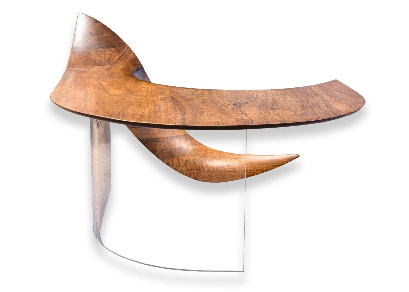 Table basse contemporaine en bois et lucite signée Michael Coffey Pegasus Bon état - En vente à Keego Harbor, MI