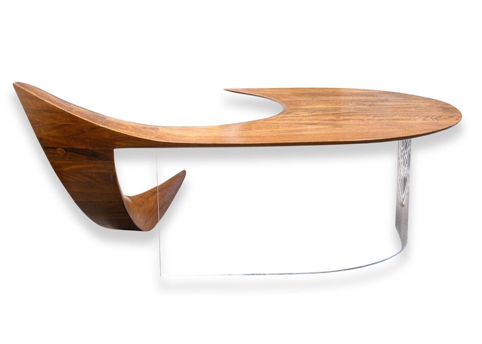 Bois Table basse contemporaine en bois et lucite signée Michael Coffey Pegasus en vente
