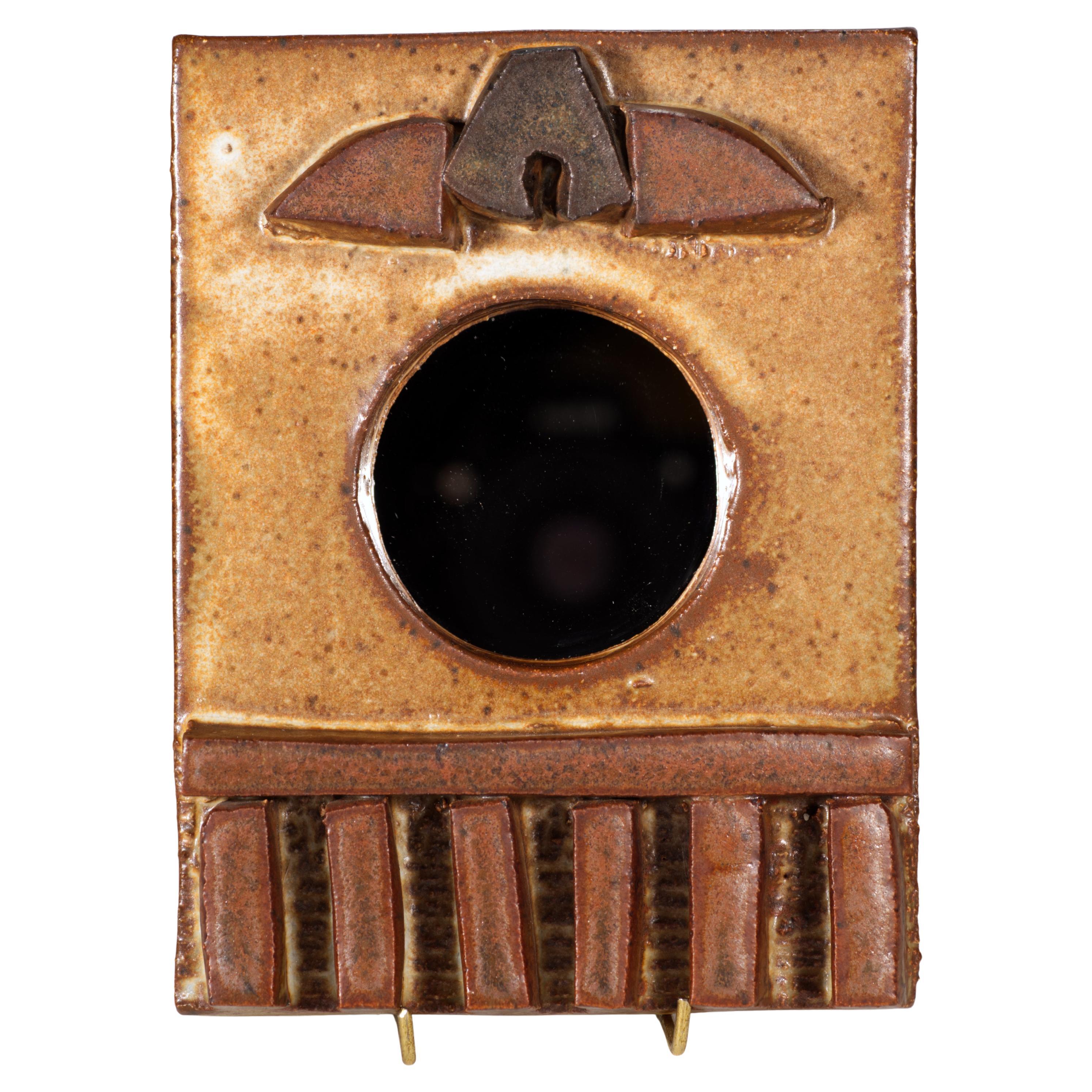 Espejo de pared escultórico Michael Cohen, Studio Pottery americano Años 60 en venta
