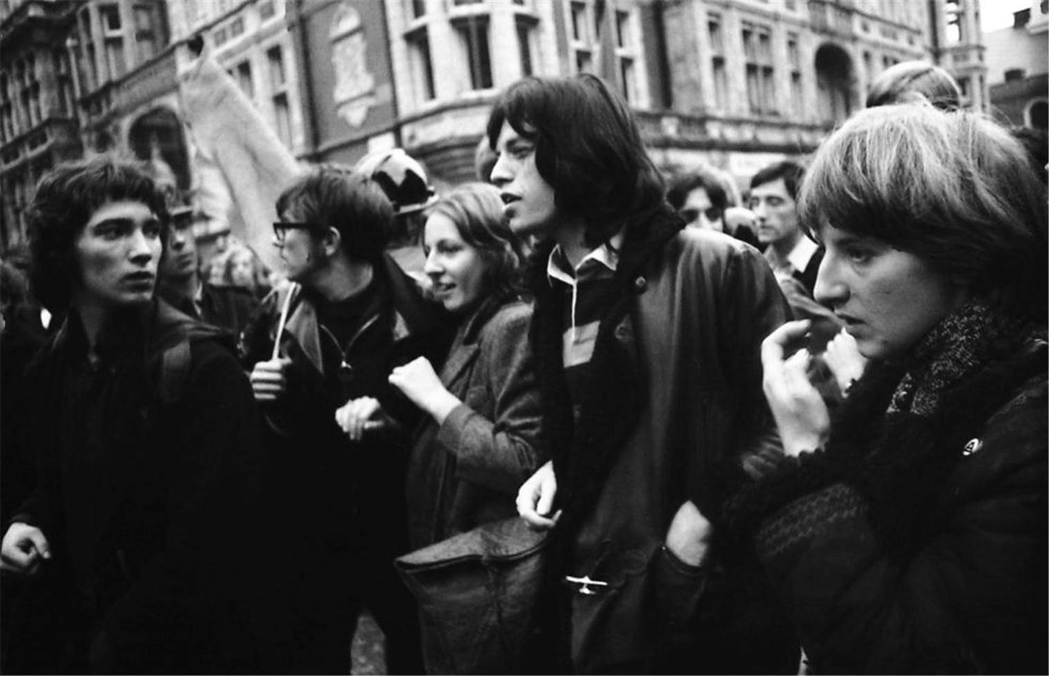 Michael Cooper (b.1941) Black and White Photograph - Mick Jagger, London