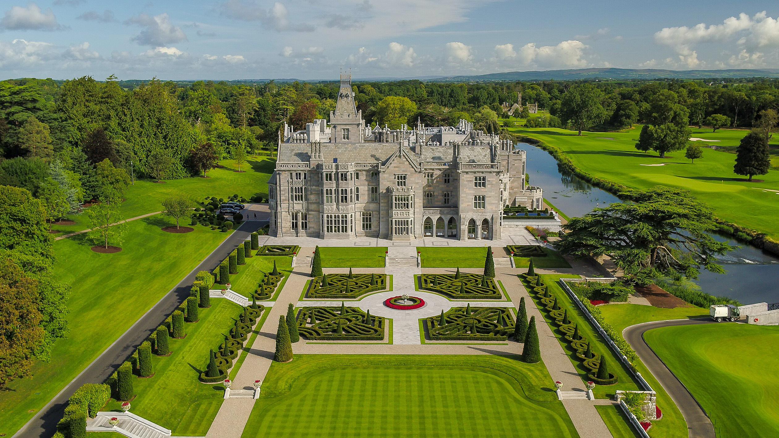 Questo squisito ritratto, presentato da Titan Fine Art, è opera di Michael Dahl; faceva parte della vasta collezione di Thomas Michaels di Clearwell Court nel Gloucestershire. Arrivò ad Adare Manor, nella contea di Limerick, come eredità per la sua