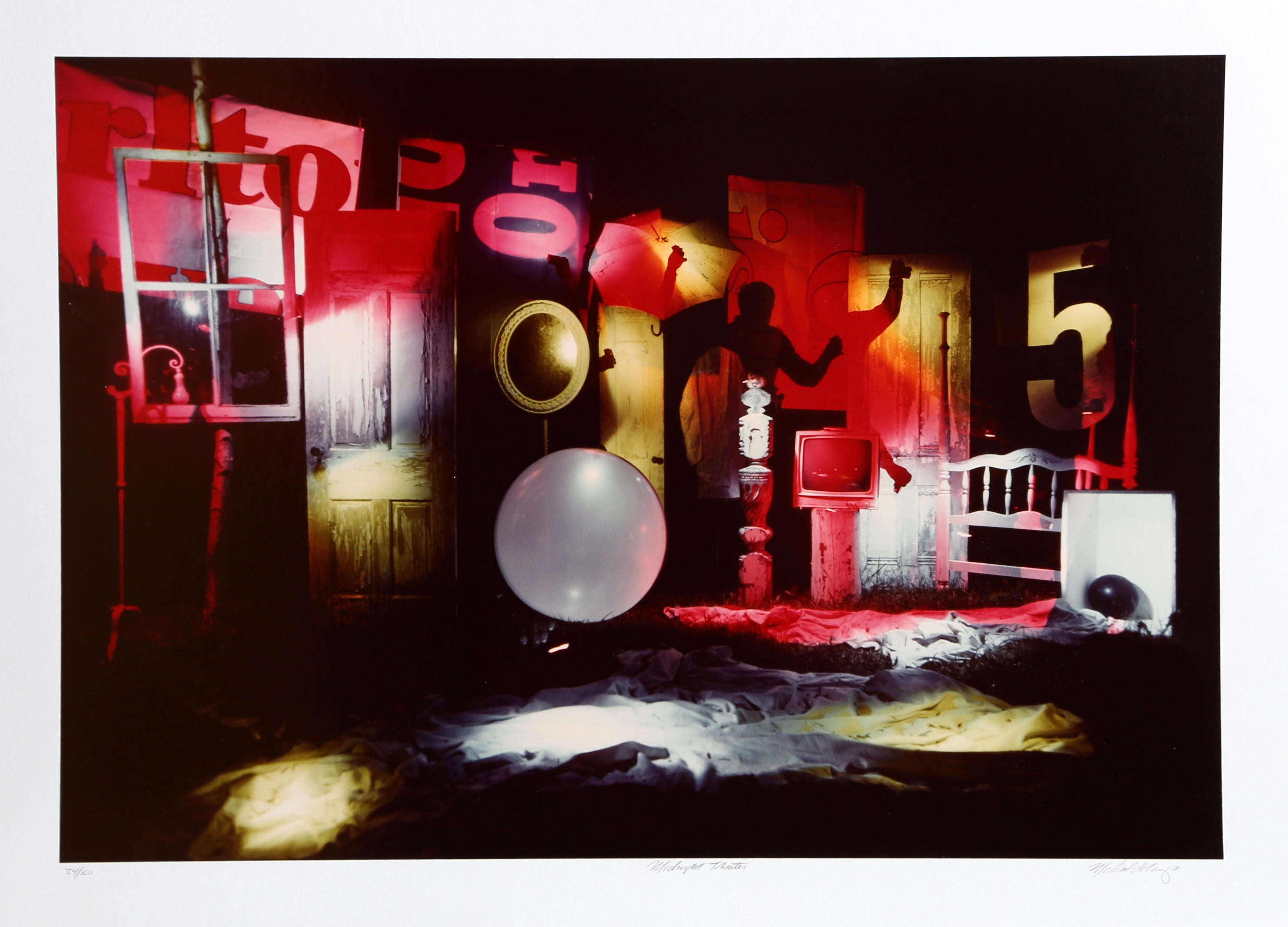 Mitternachtstheater

Michael DeCamp
Amerikaner (1928-2013)

Datum: ca. 1975
Photographie, signiert und nummeriert
Auflage von 50 Stück
Bildgröße: 16 x 23 Zoll
Größe: 20 x 27,5 Zoll (50,8 x 69,85 cm)
