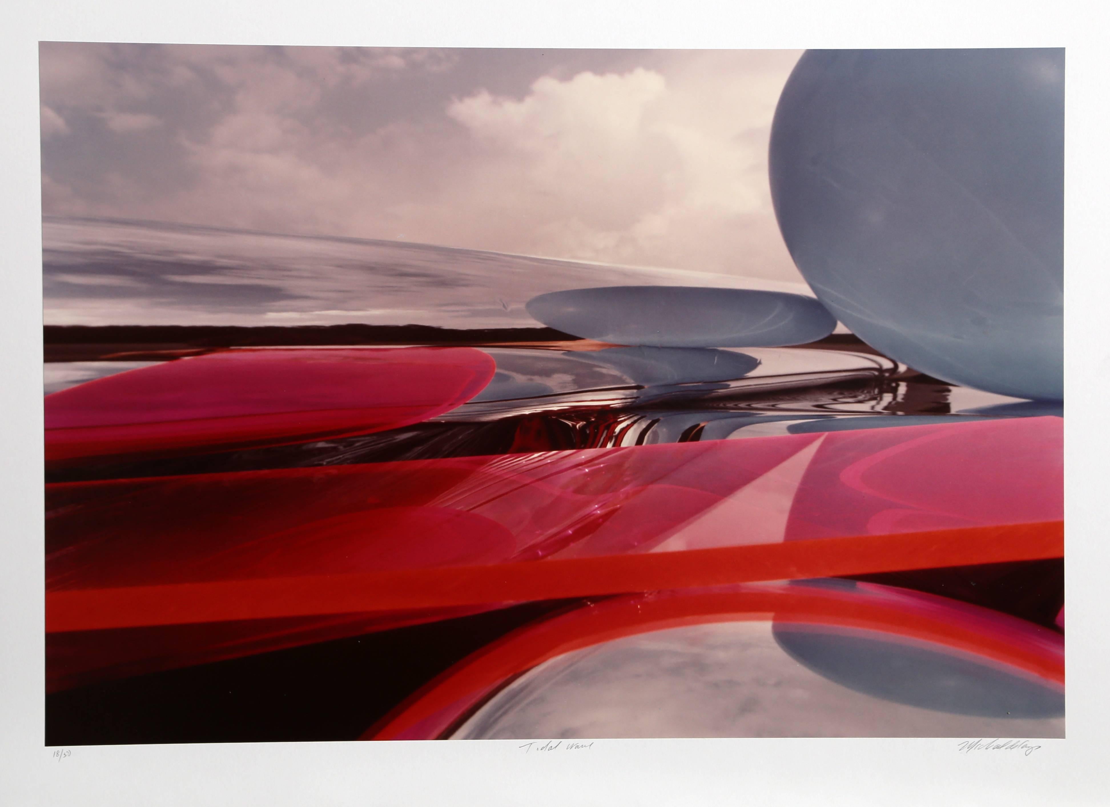 Cette photographie a été réalisée par l'artiste américain Michael DeCamp, passionné de plongée sous-marine. Les photos abstraites de DeCamp sont énigmatiques et les interactions entre les formes et les couleurs sont à la fois familières et étranges.