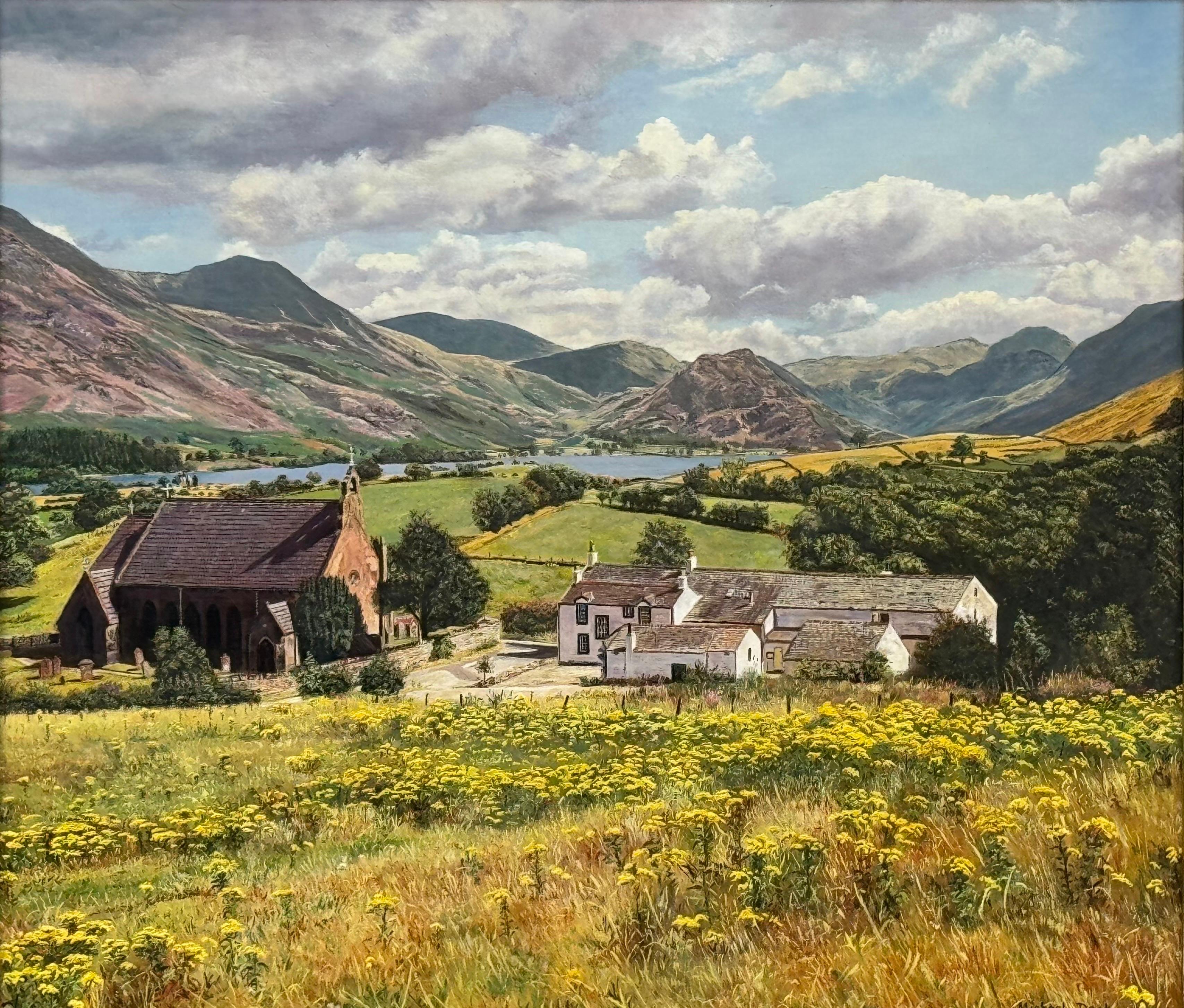 Paesaggio inglese con chiesa, fattoria e montagne del Lake District sullo sfondo in vendita 1