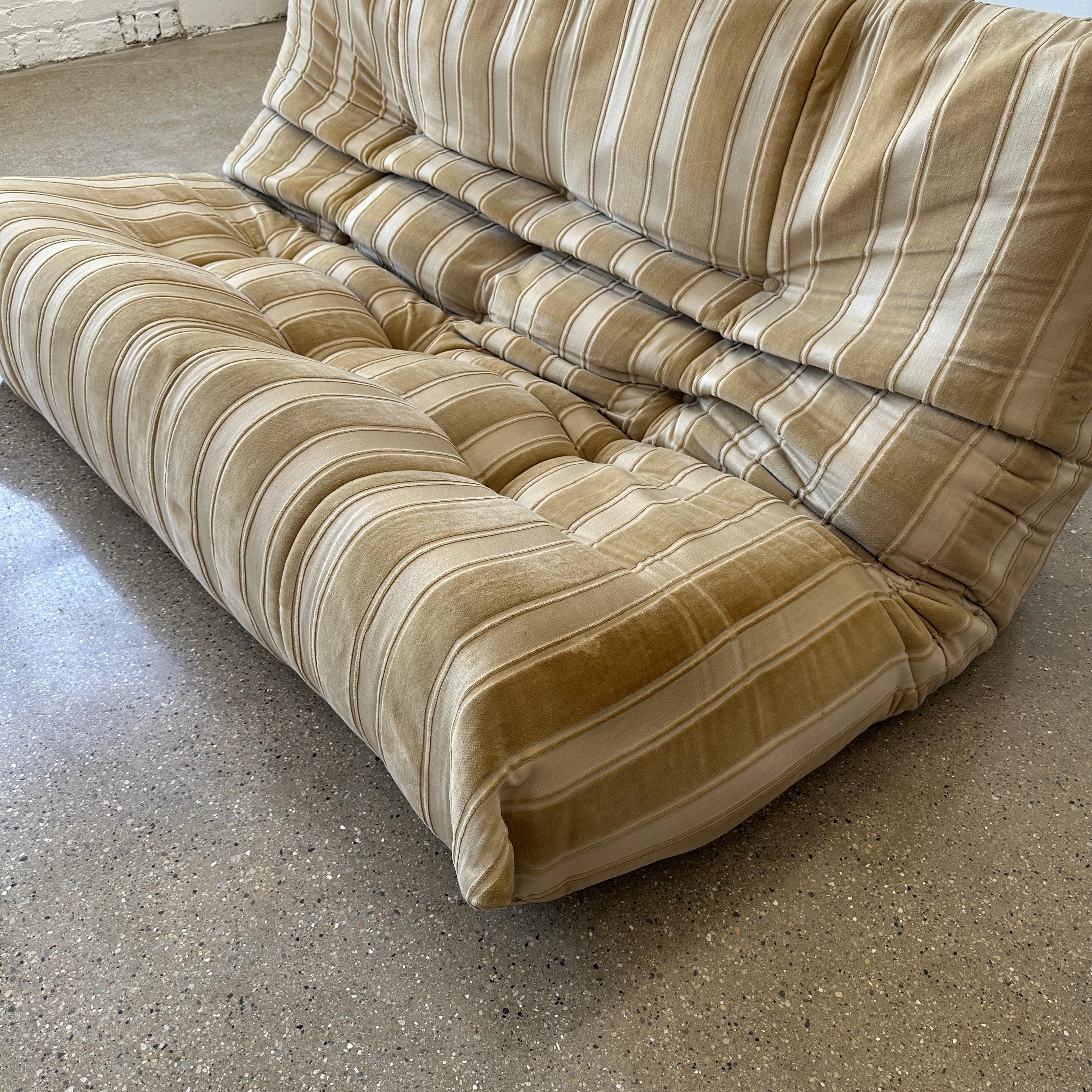 Michael Ducaroy “Togo” Sofa In Good Condition For Sale In Chicago, IL