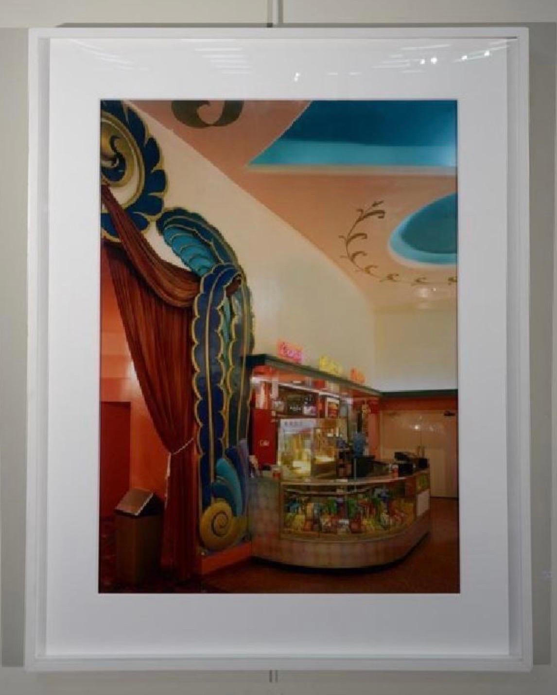 Großer farbiger Chromogenic Photograph C-Druck Candy Counter Michael Eastman Foto im Angebot 1